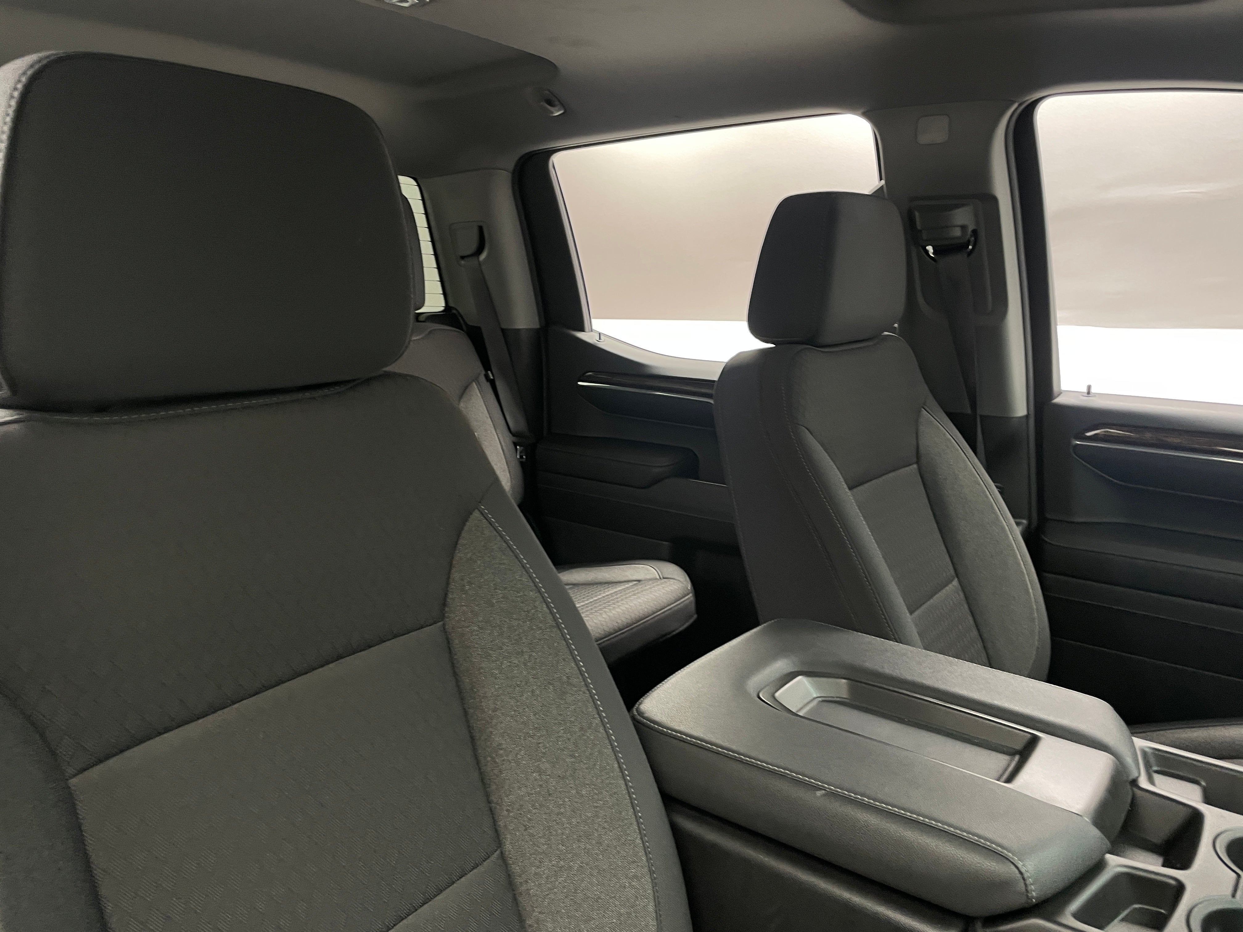 2024 GMC Sierra 1500 Elevation 2