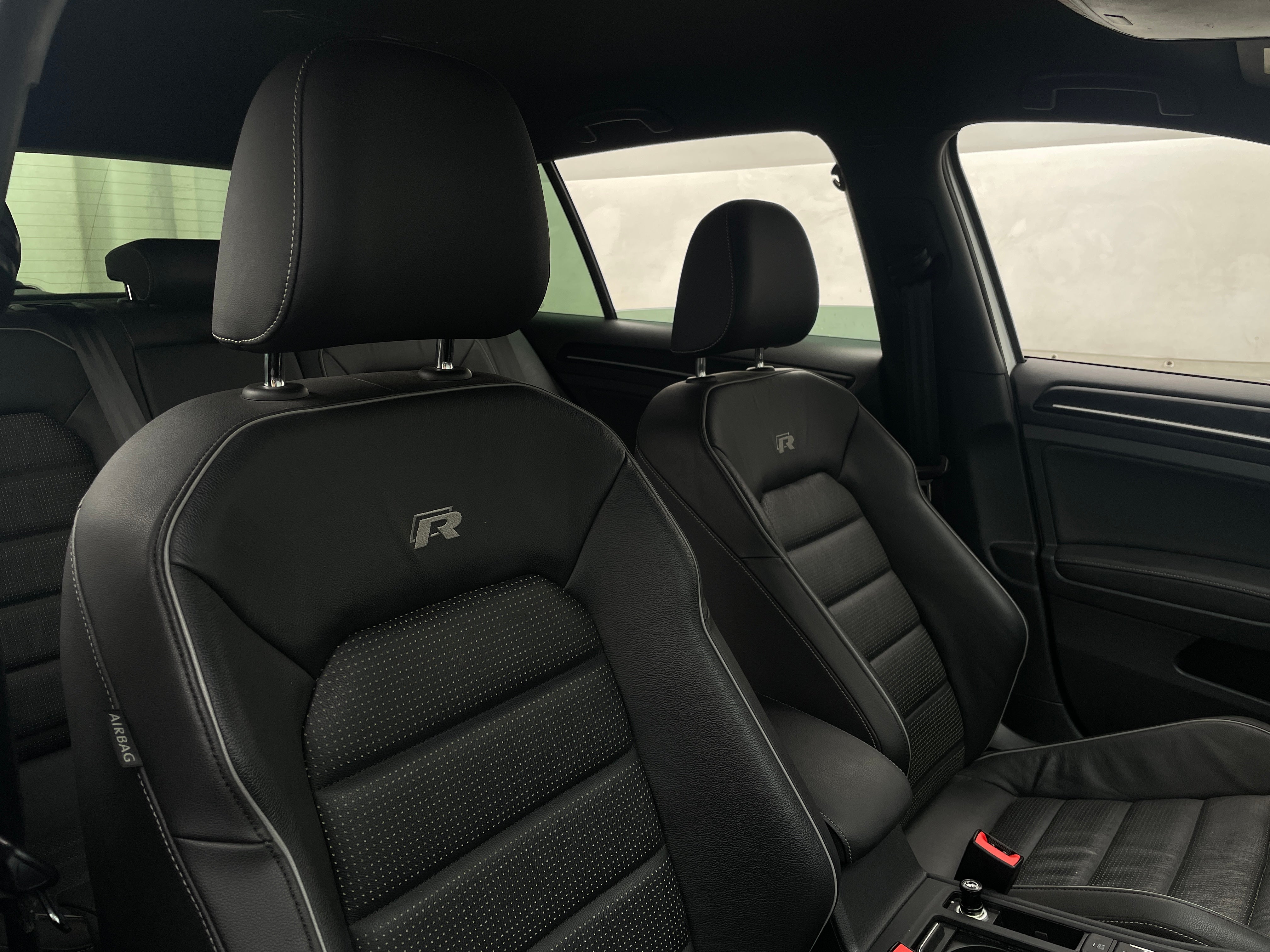 2019 Volkswagen Golf R 2