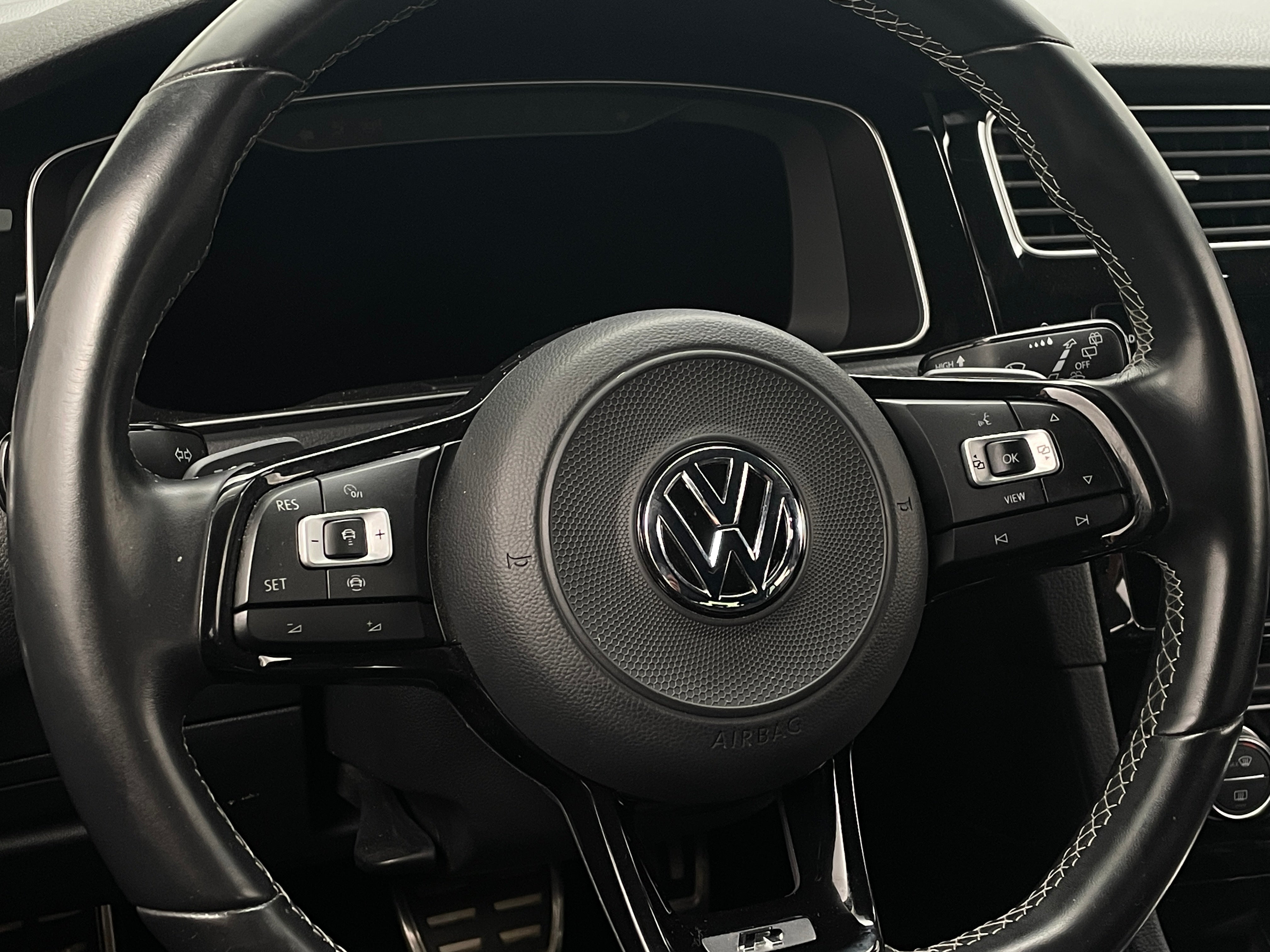 2019 Volkswagen Golf R 5