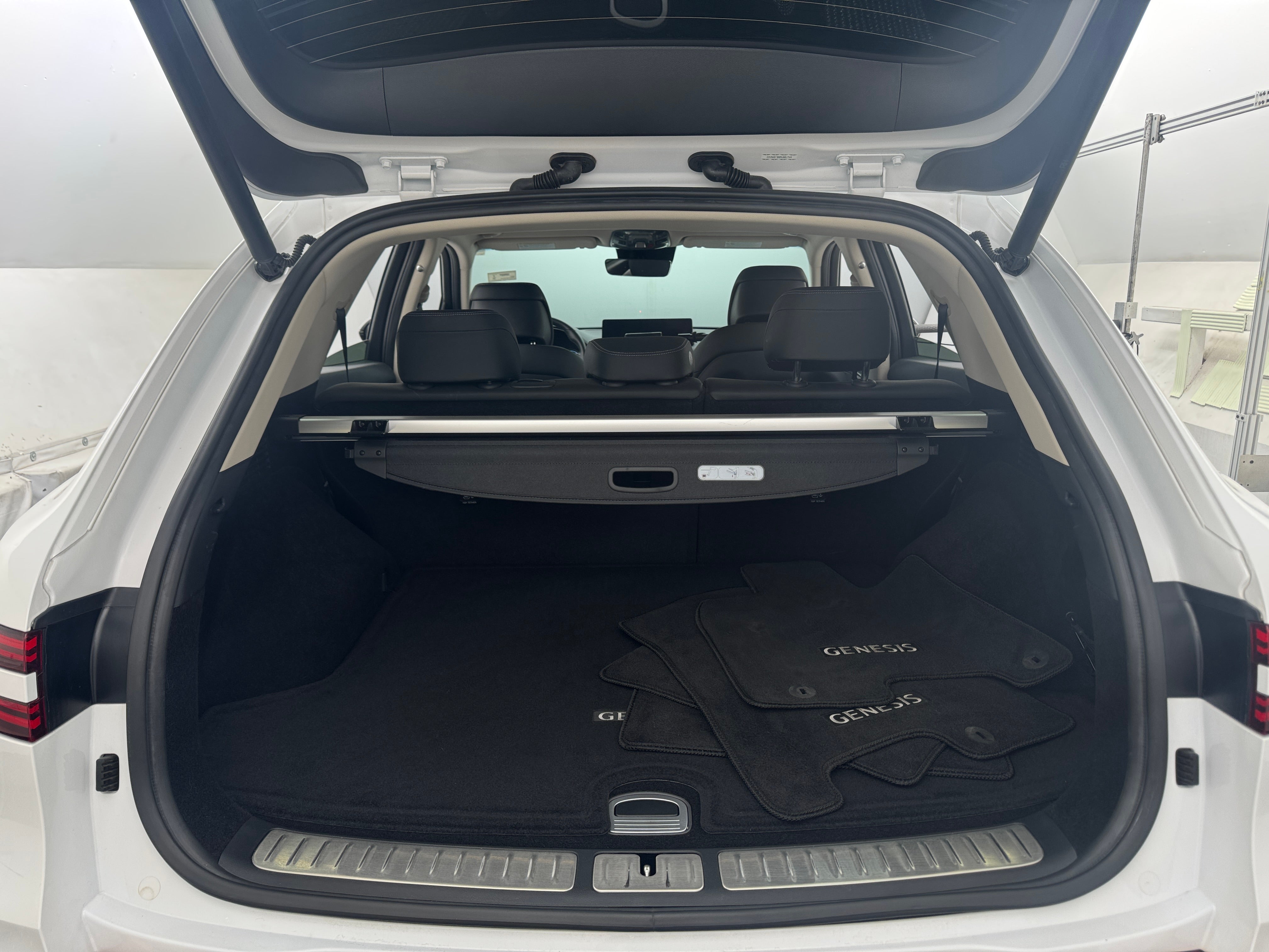 2023 Genesis GV70 Standard 6