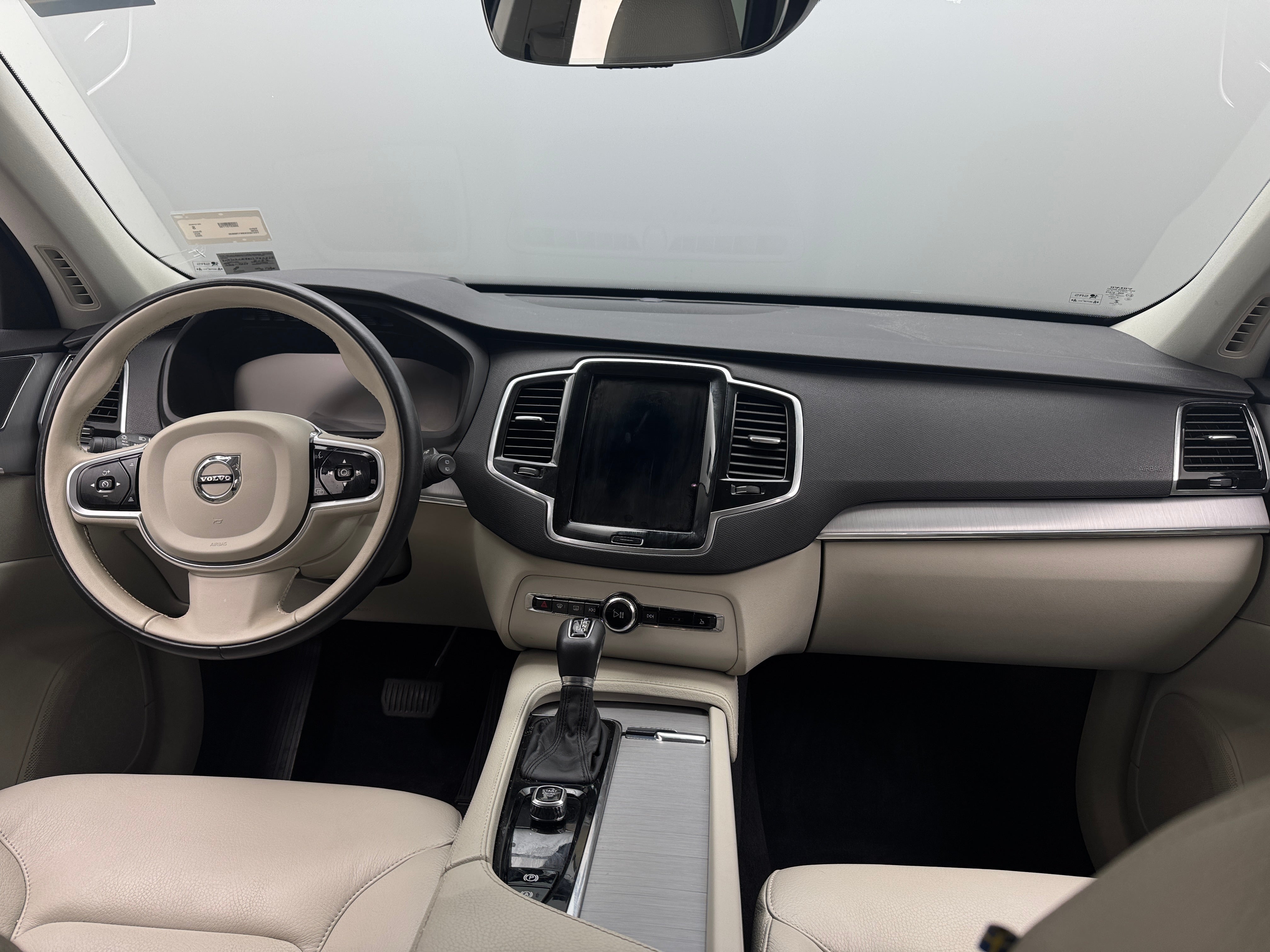 2022 Volvo XC90 T5 Momentum 2