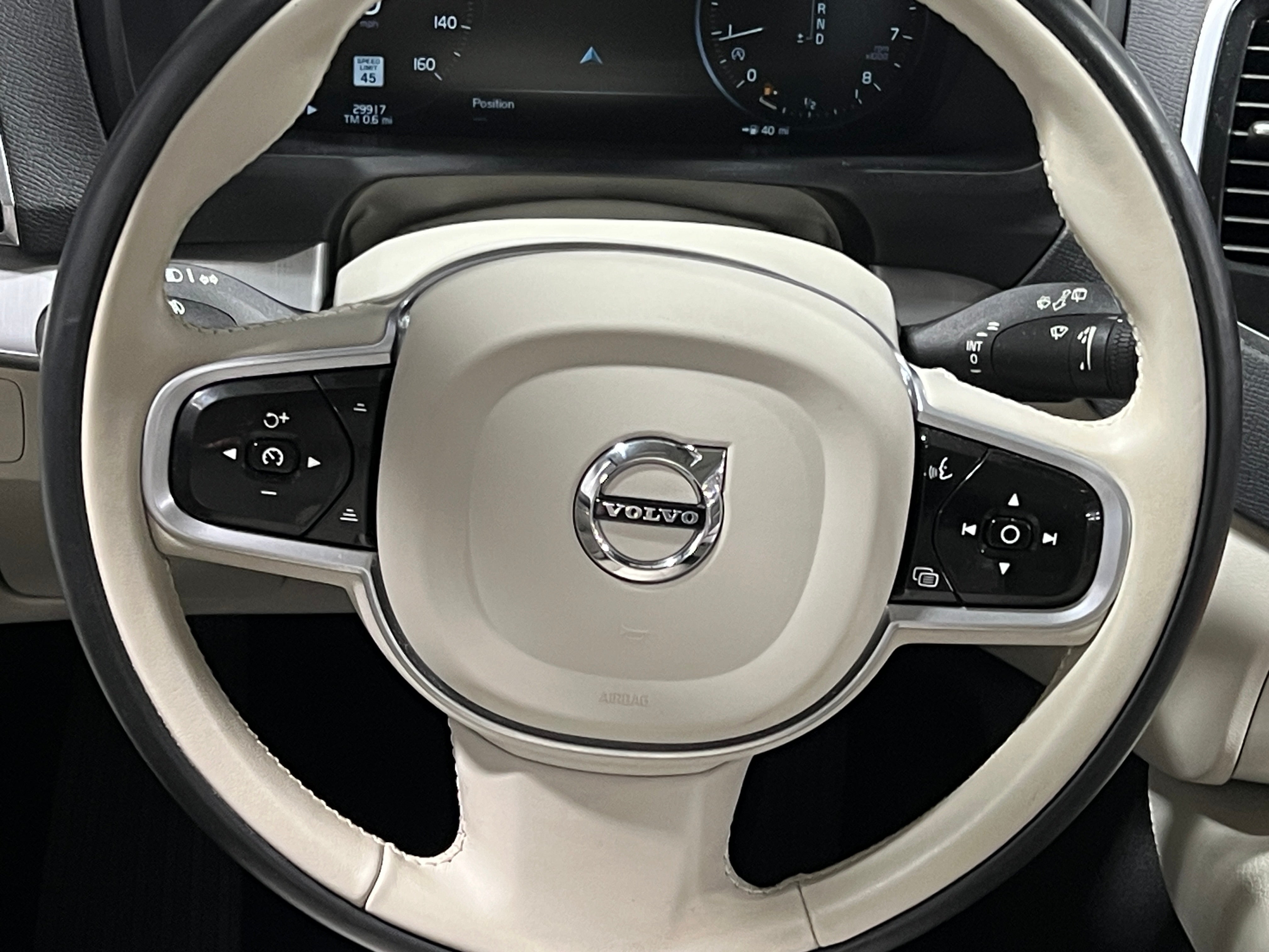 2022 Volvo XC90 T5 Momentum 4