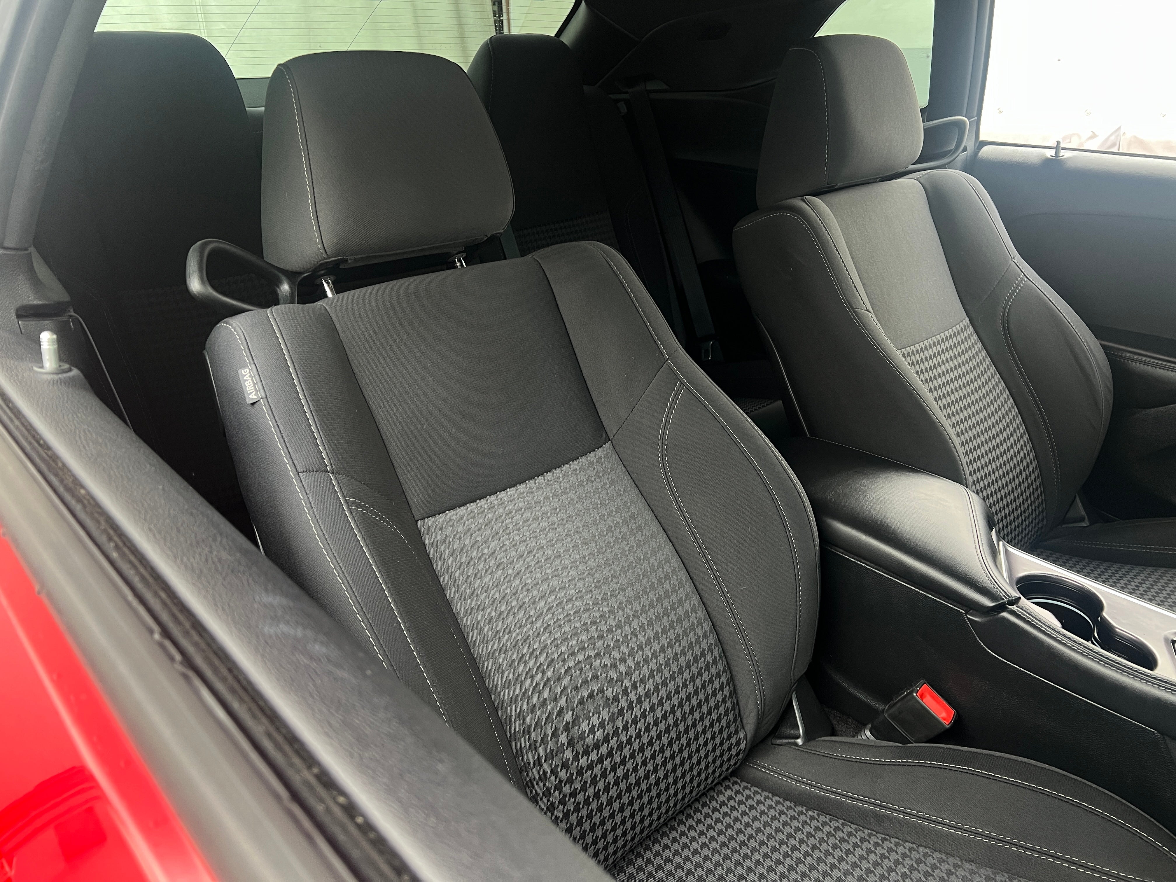 2017 Dodge Challenger SXT 2