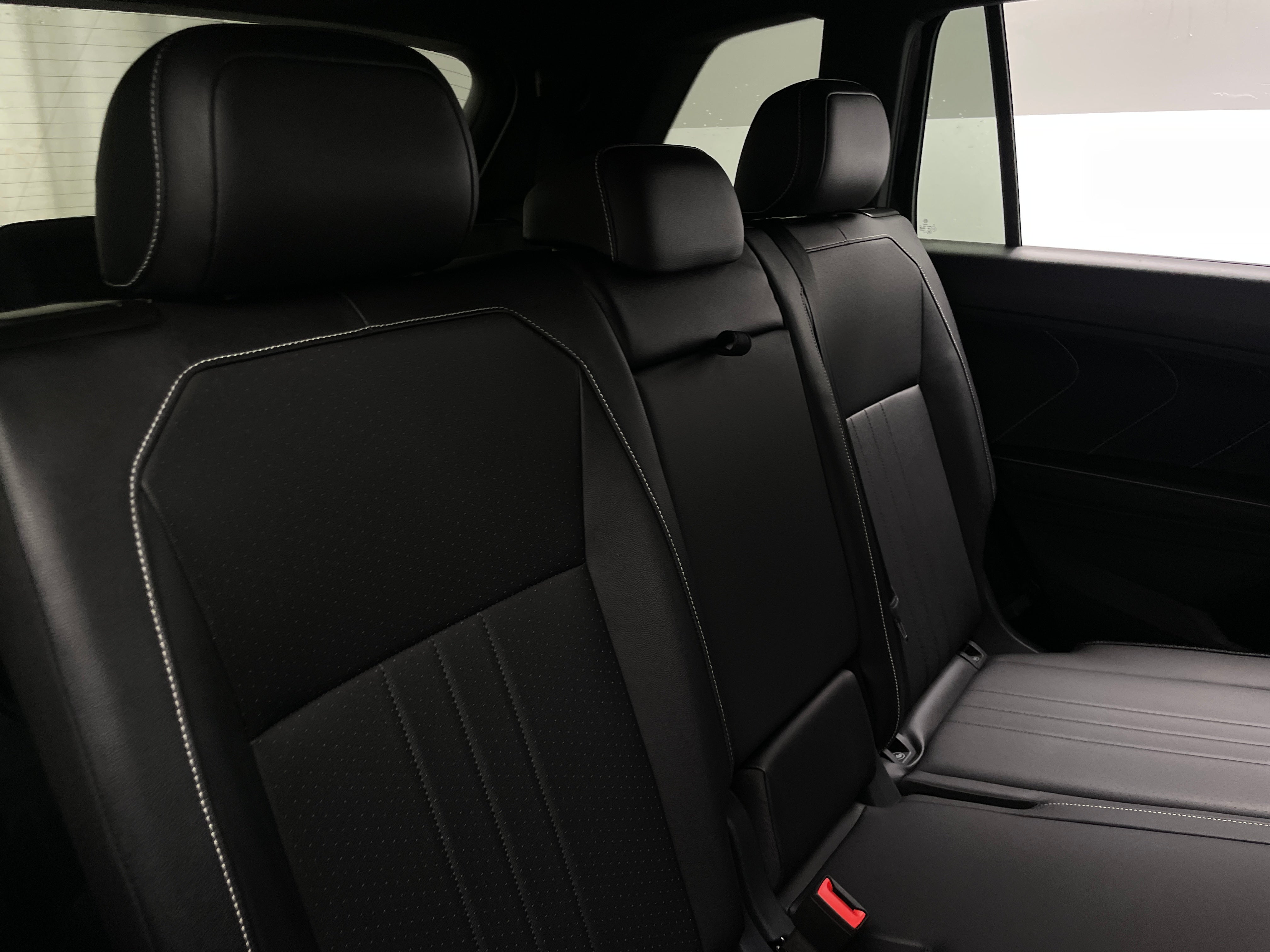 2024 Volkswagen Tiguan SE R-Line Black 5