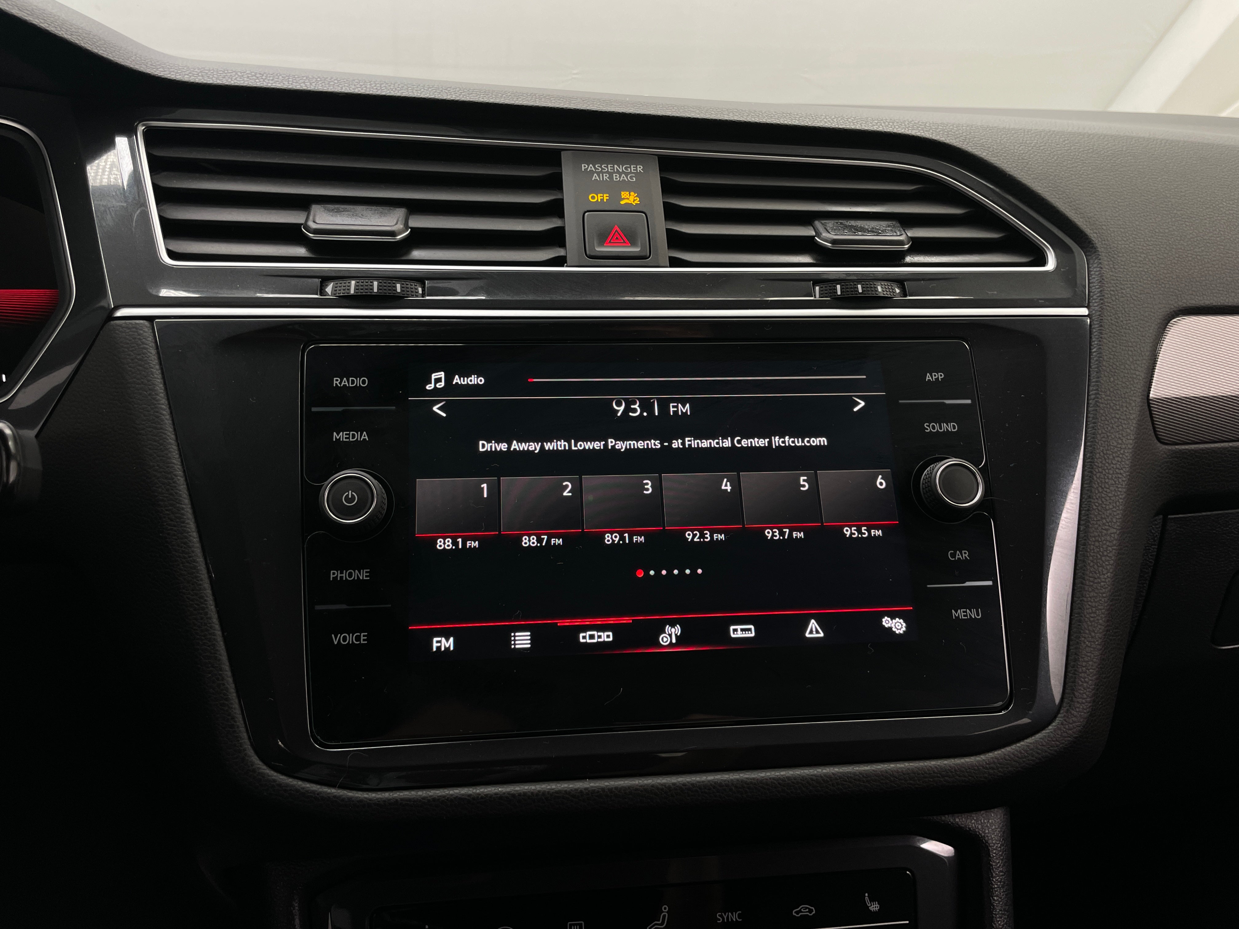 2024 Volkswagen Tiguan SE R-Line Black 3