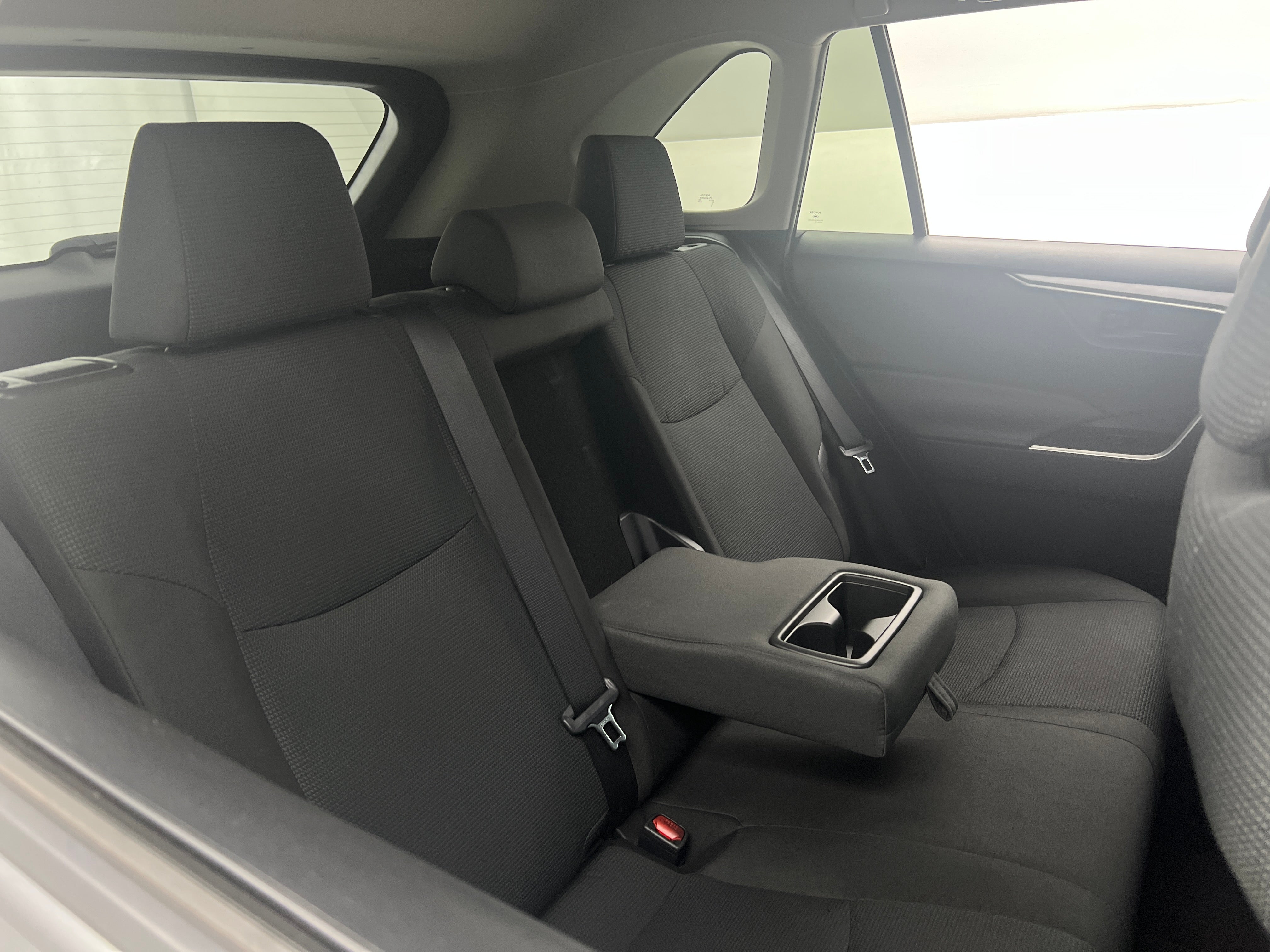 2021 Toyota RAV4 LE 6