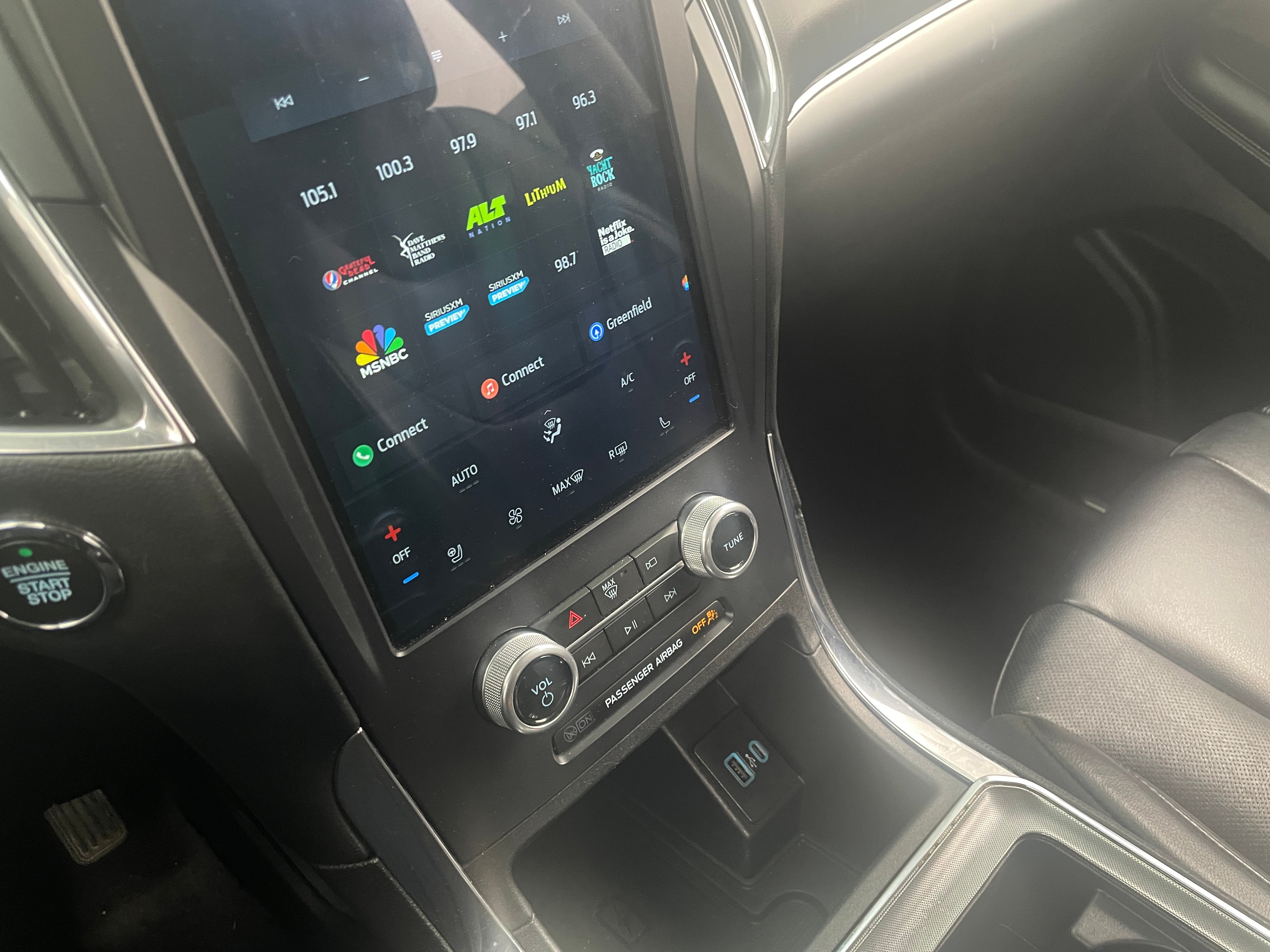 2022 Ford Edge Titanium 3