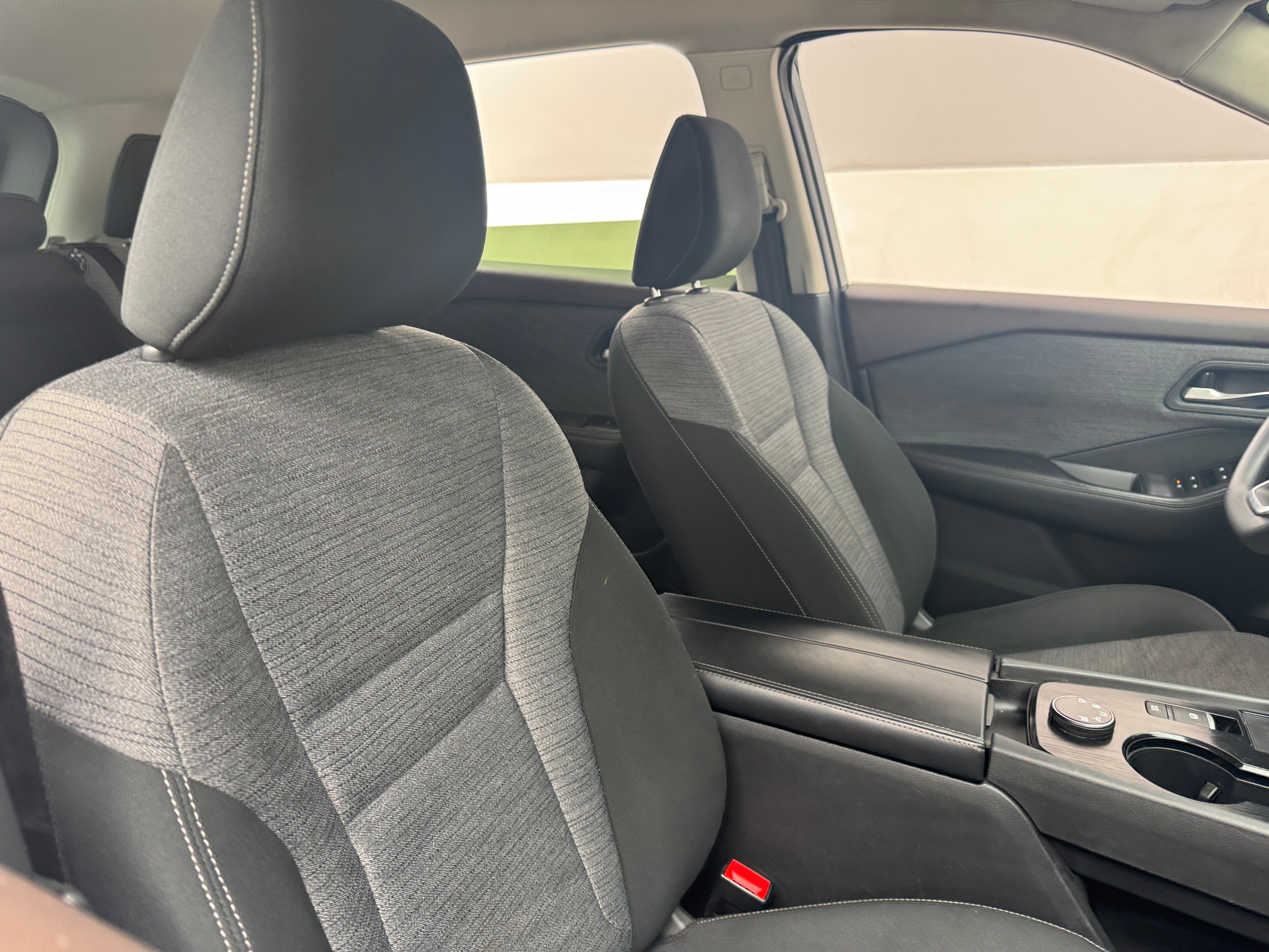 2023 Nissan Rogue SV 2
