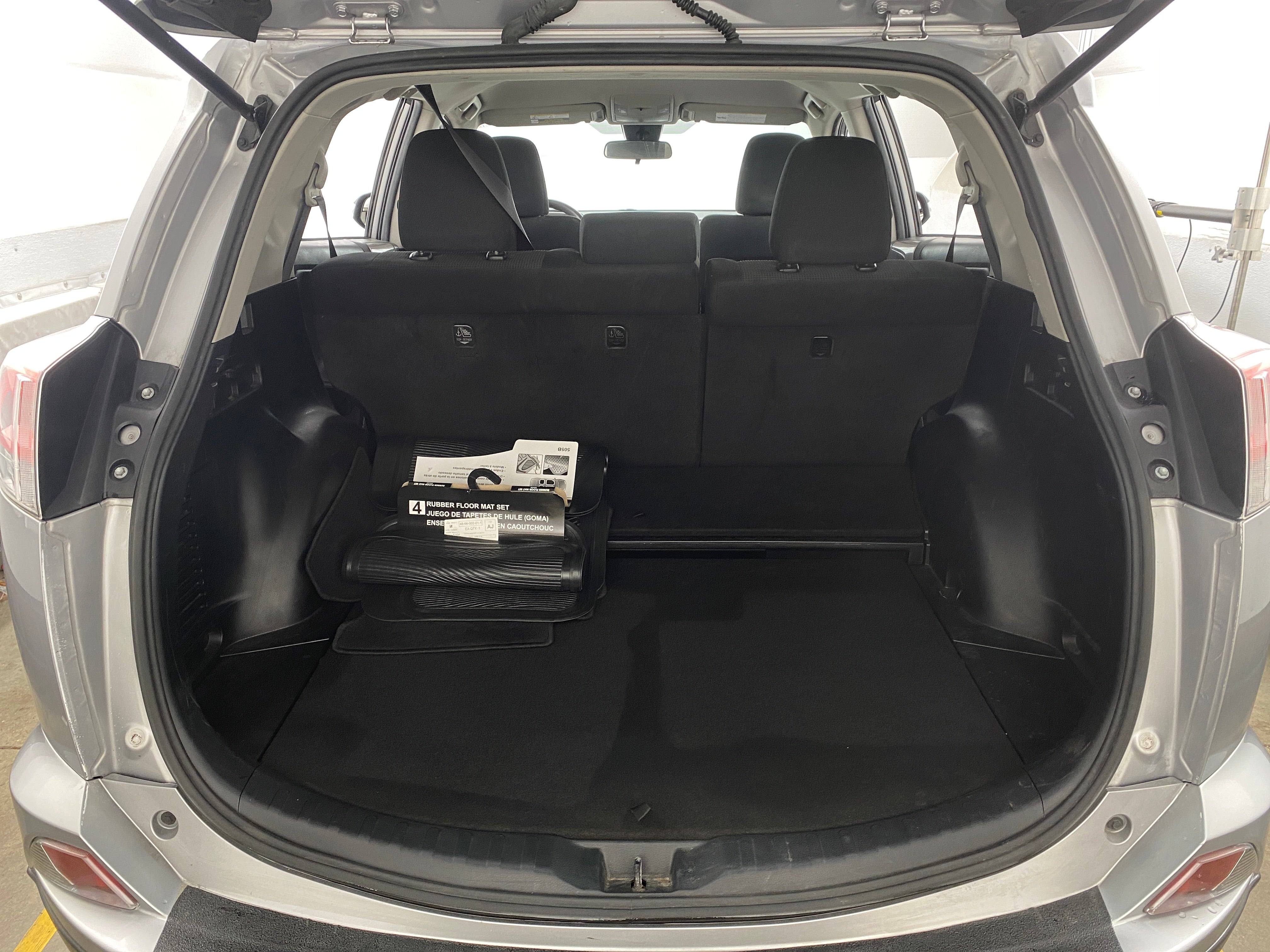 2018 Toyota RAV4 LE 7