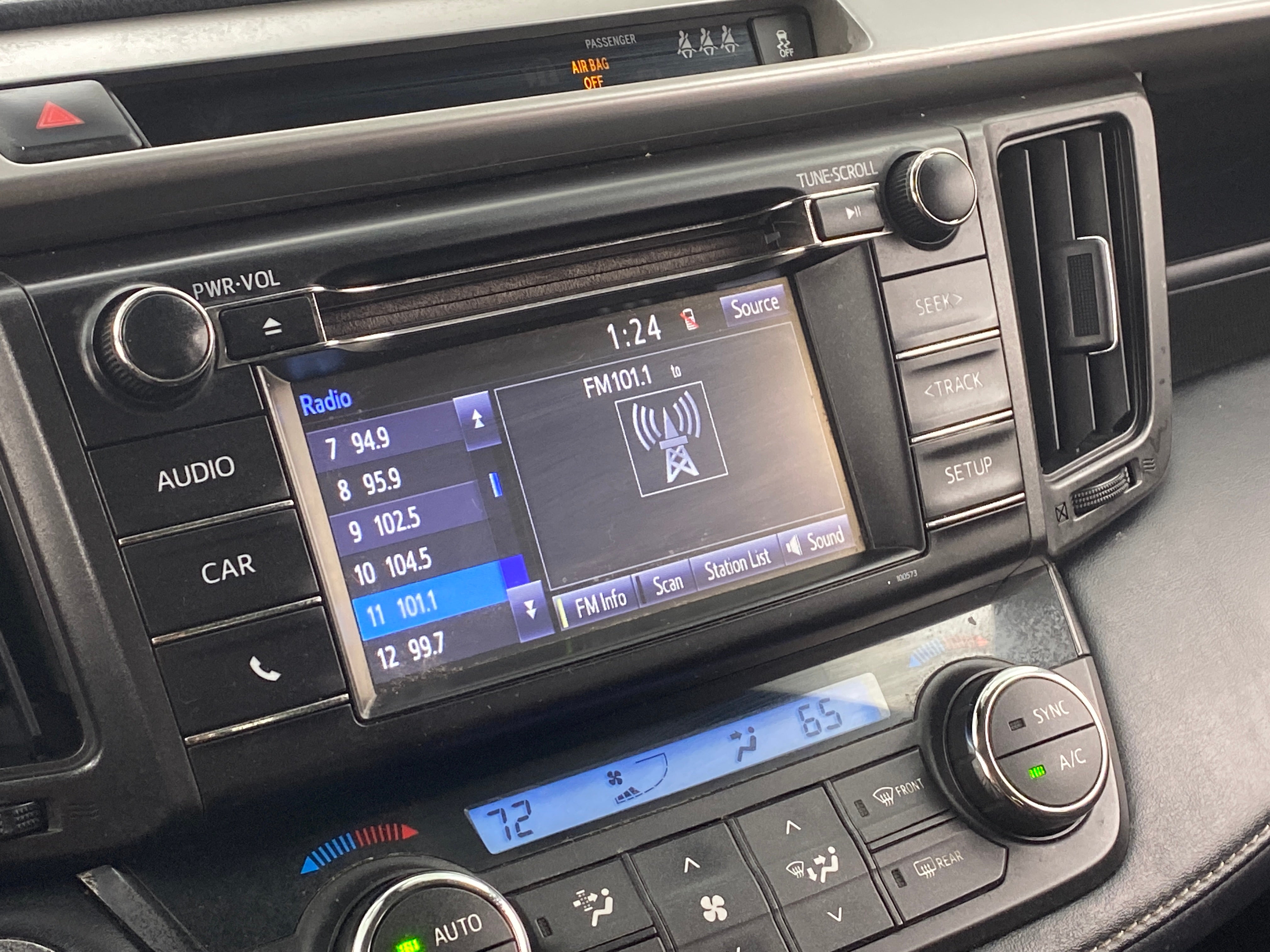 2018 Toyota RAV4 LE 4