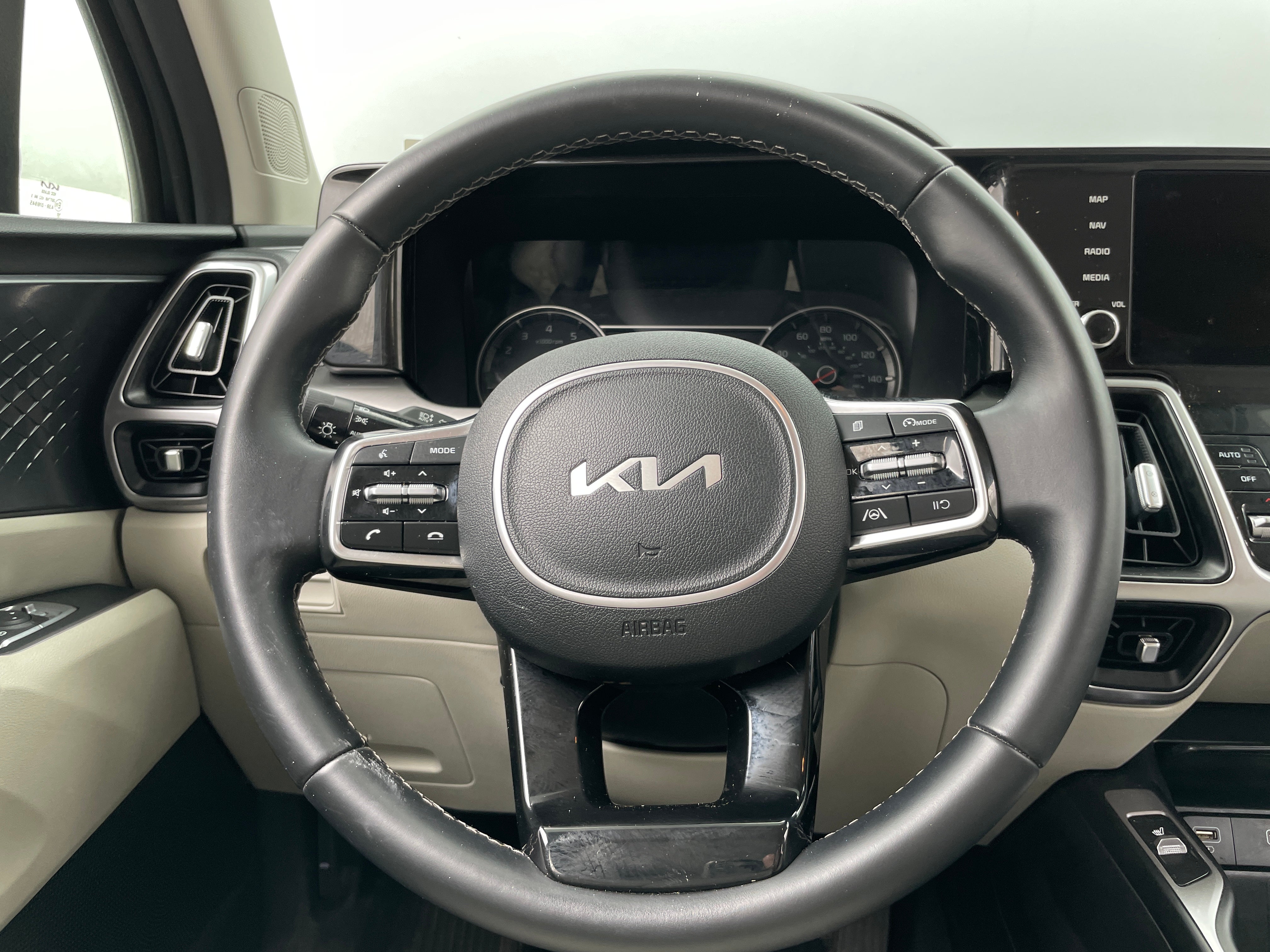 2022 Kia Sorento S 4
