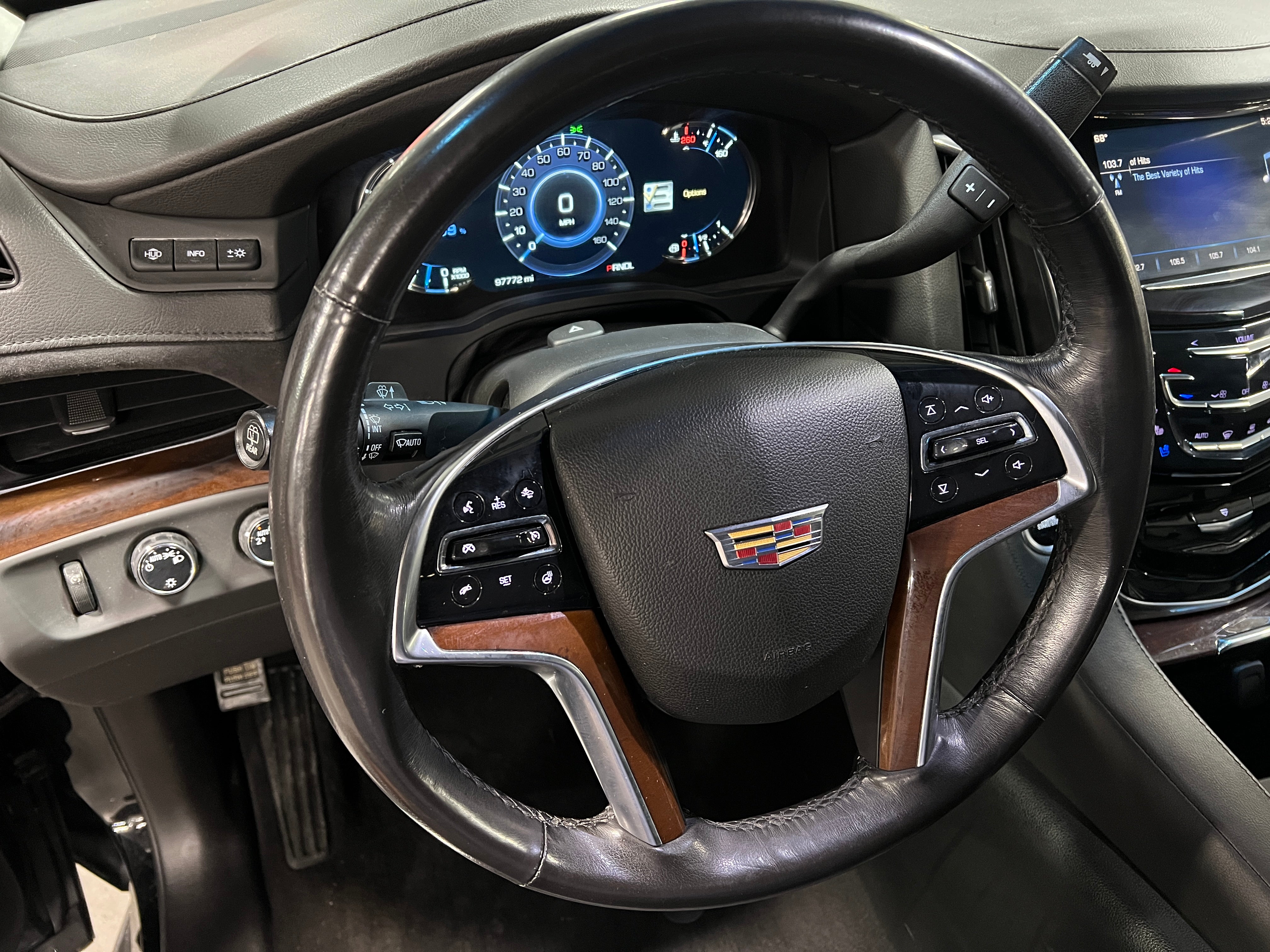 2018 Cadillac Escalade ESV Luxury 4