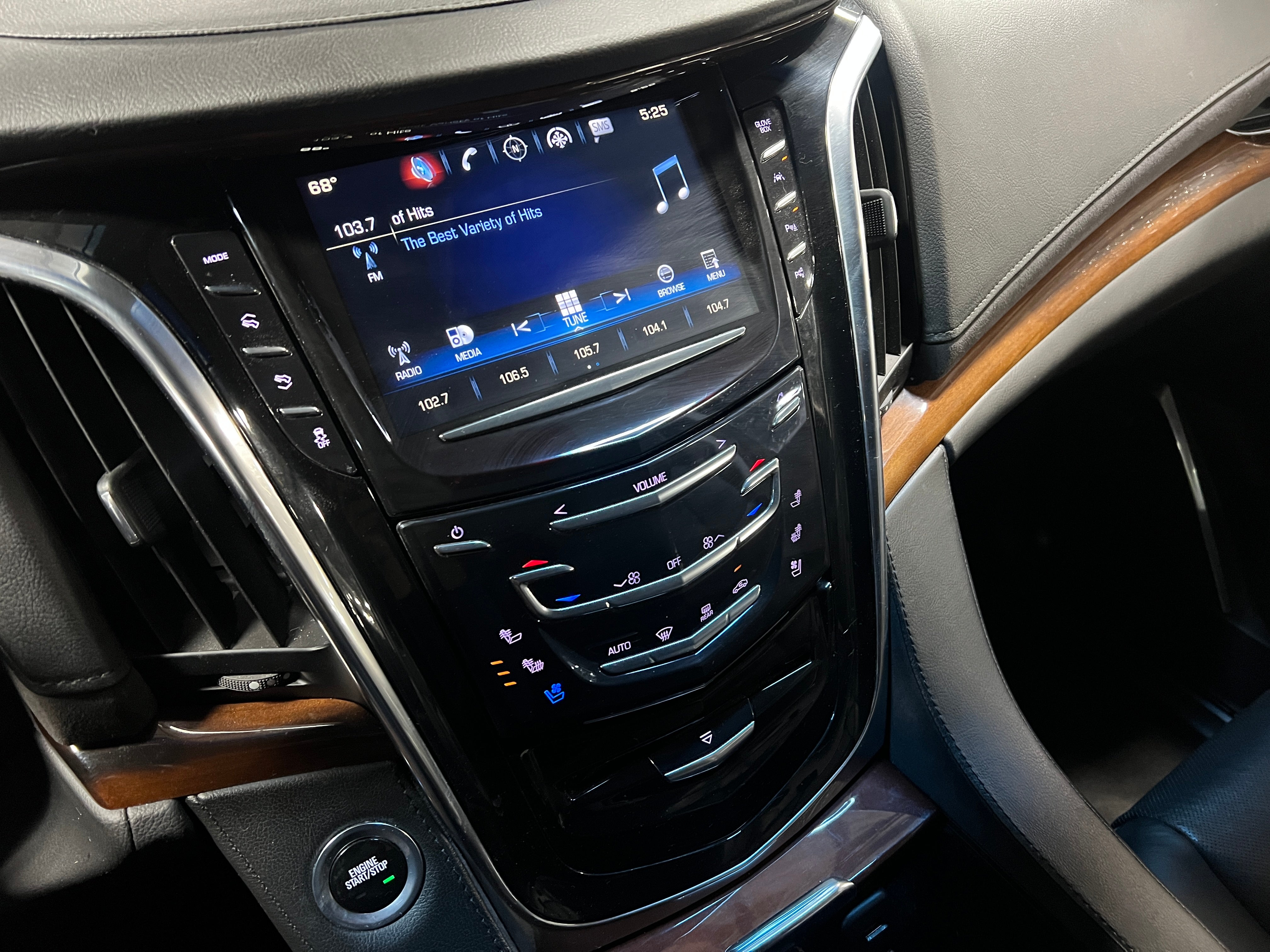2018 Cadillac Escalade ESV Luxury 3