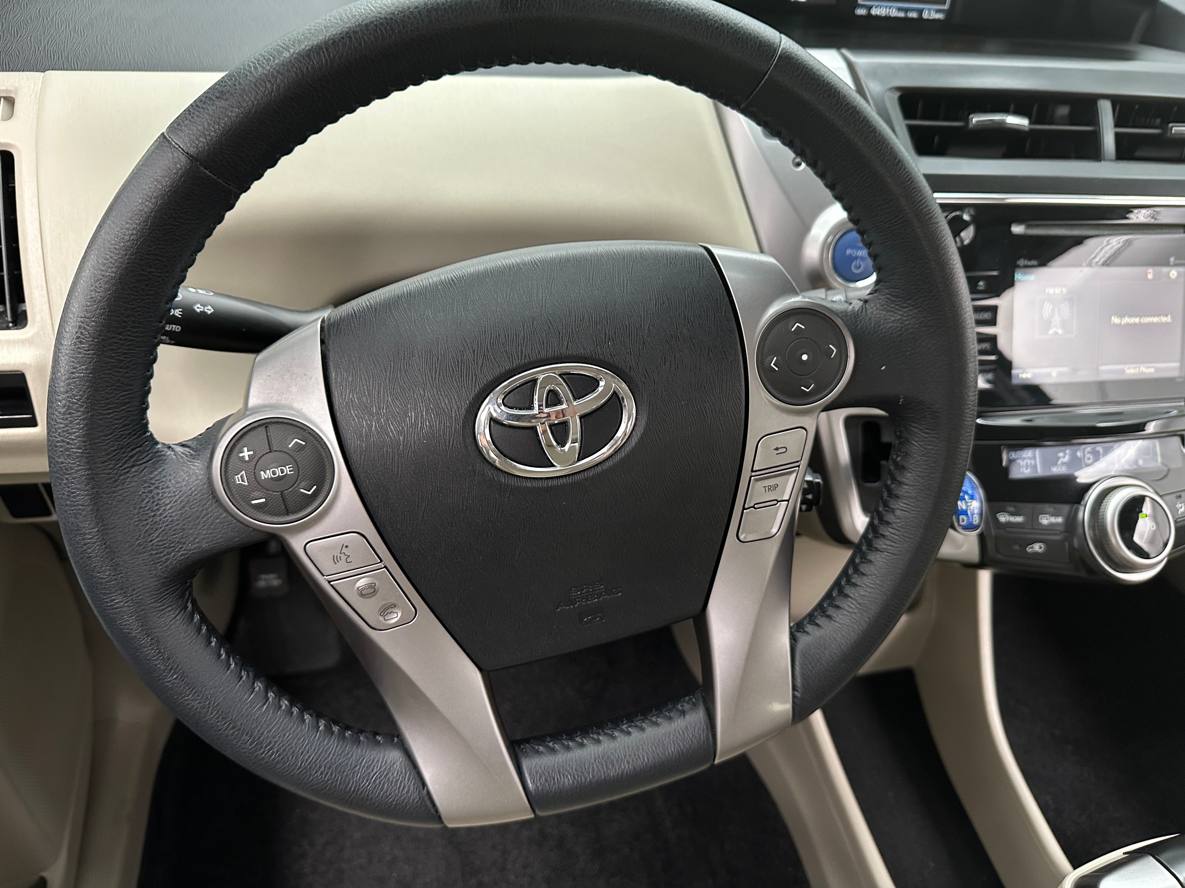 2015 Toyota Prius v Four 4