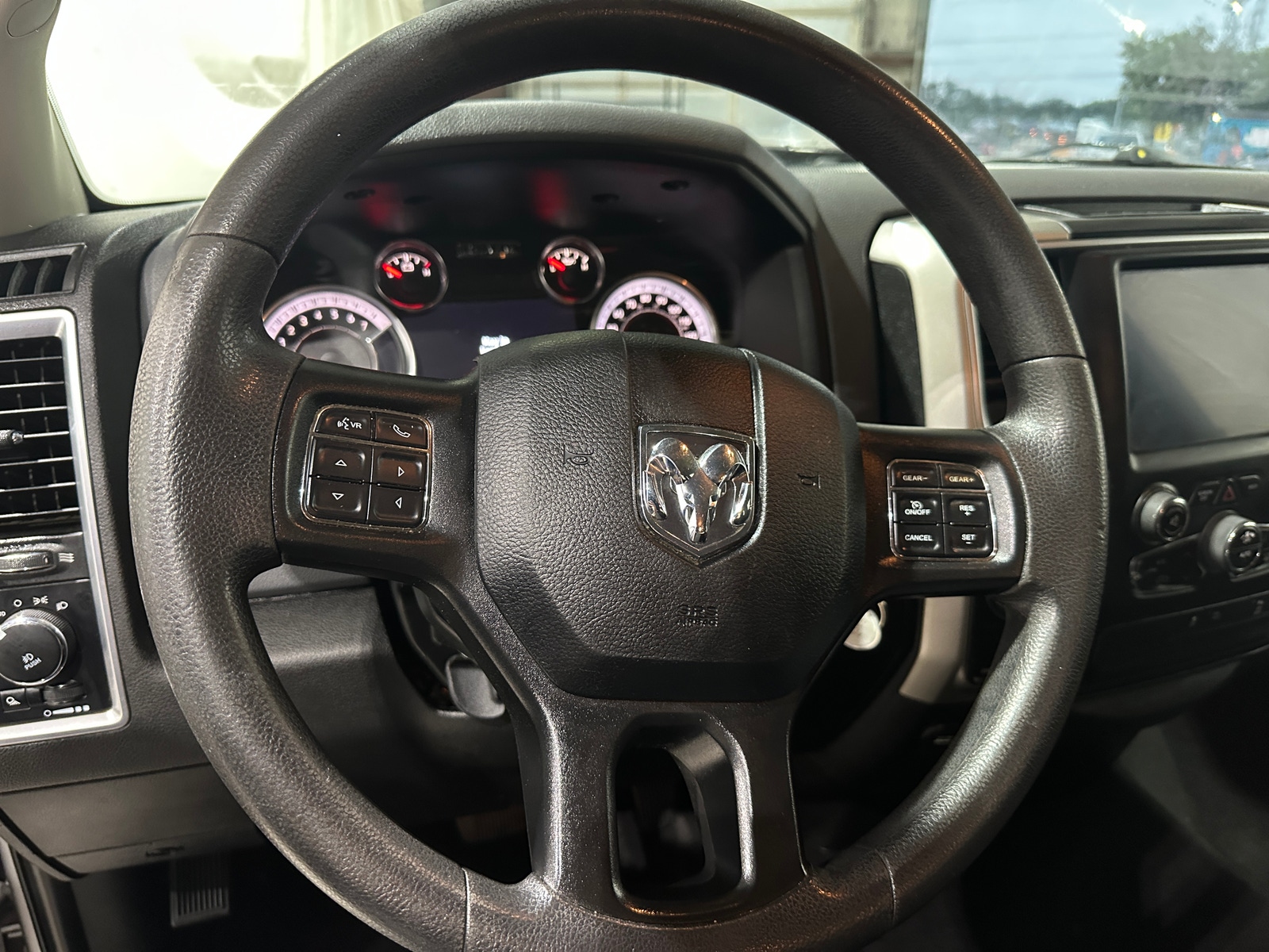 Thumbnail: 2020 RAM 1500 Classic - 5