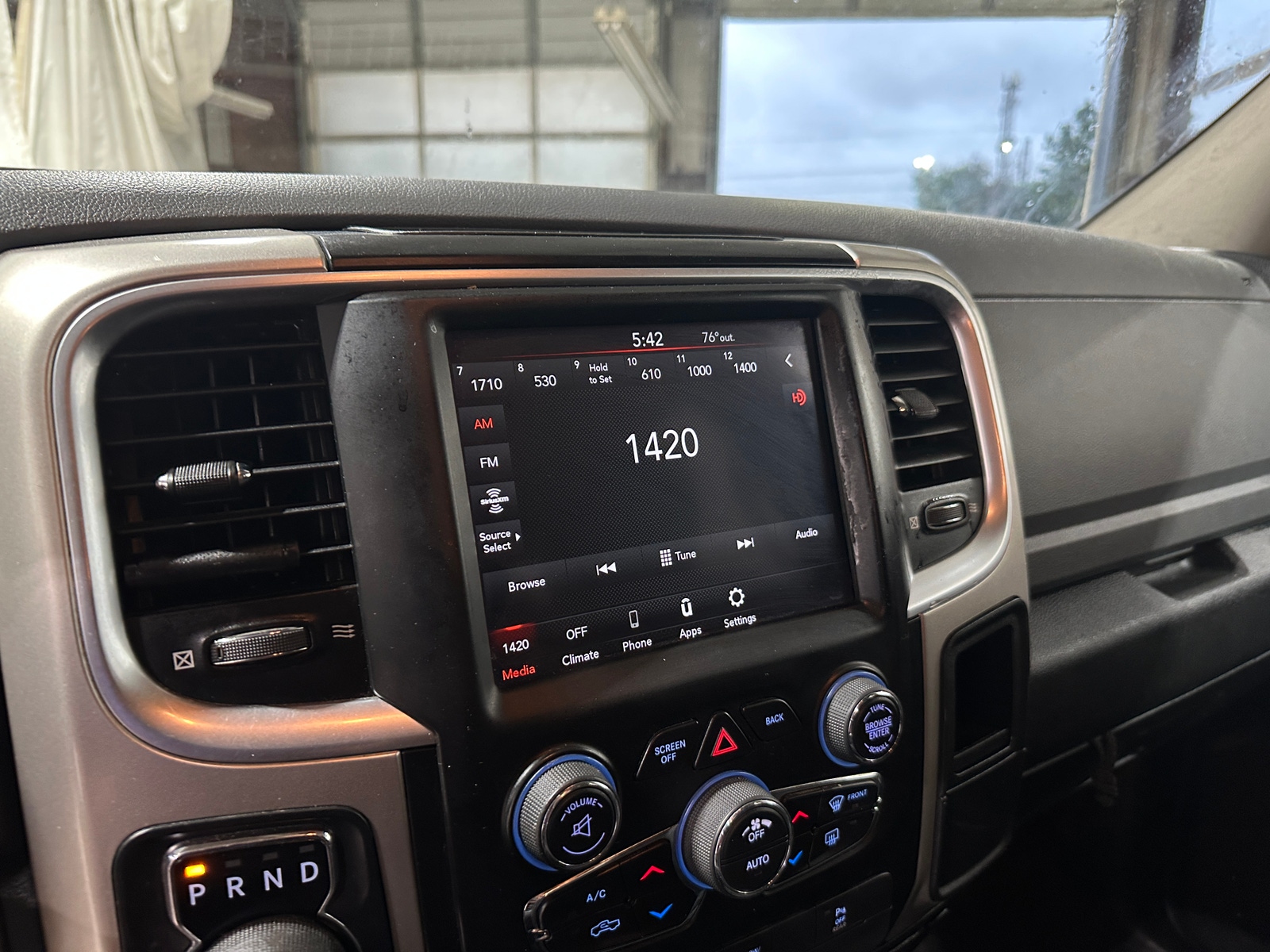 Thumbnail: 2020 RAM 1500 Classic - 4