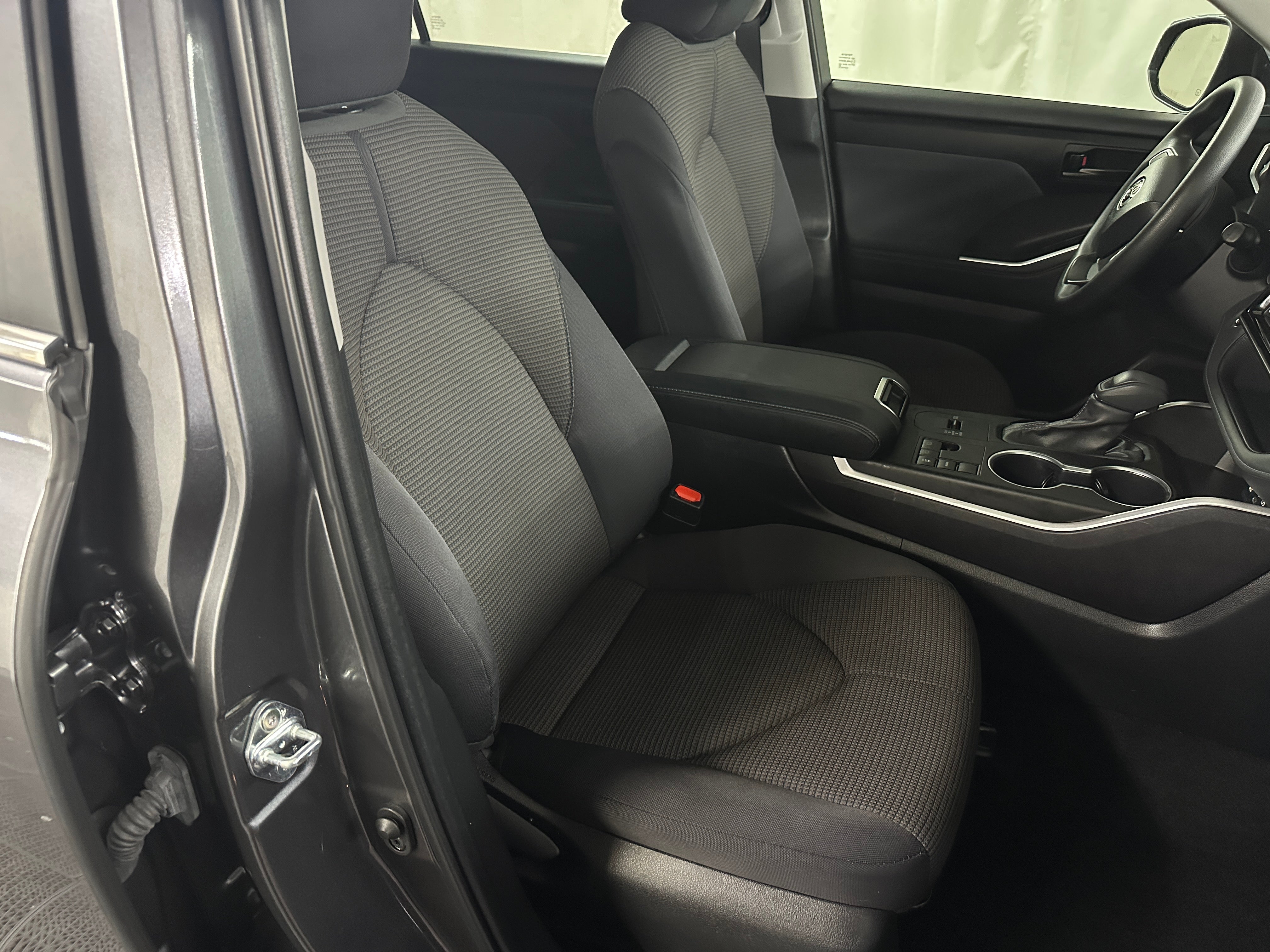 2023 Toyota Highlander L 2