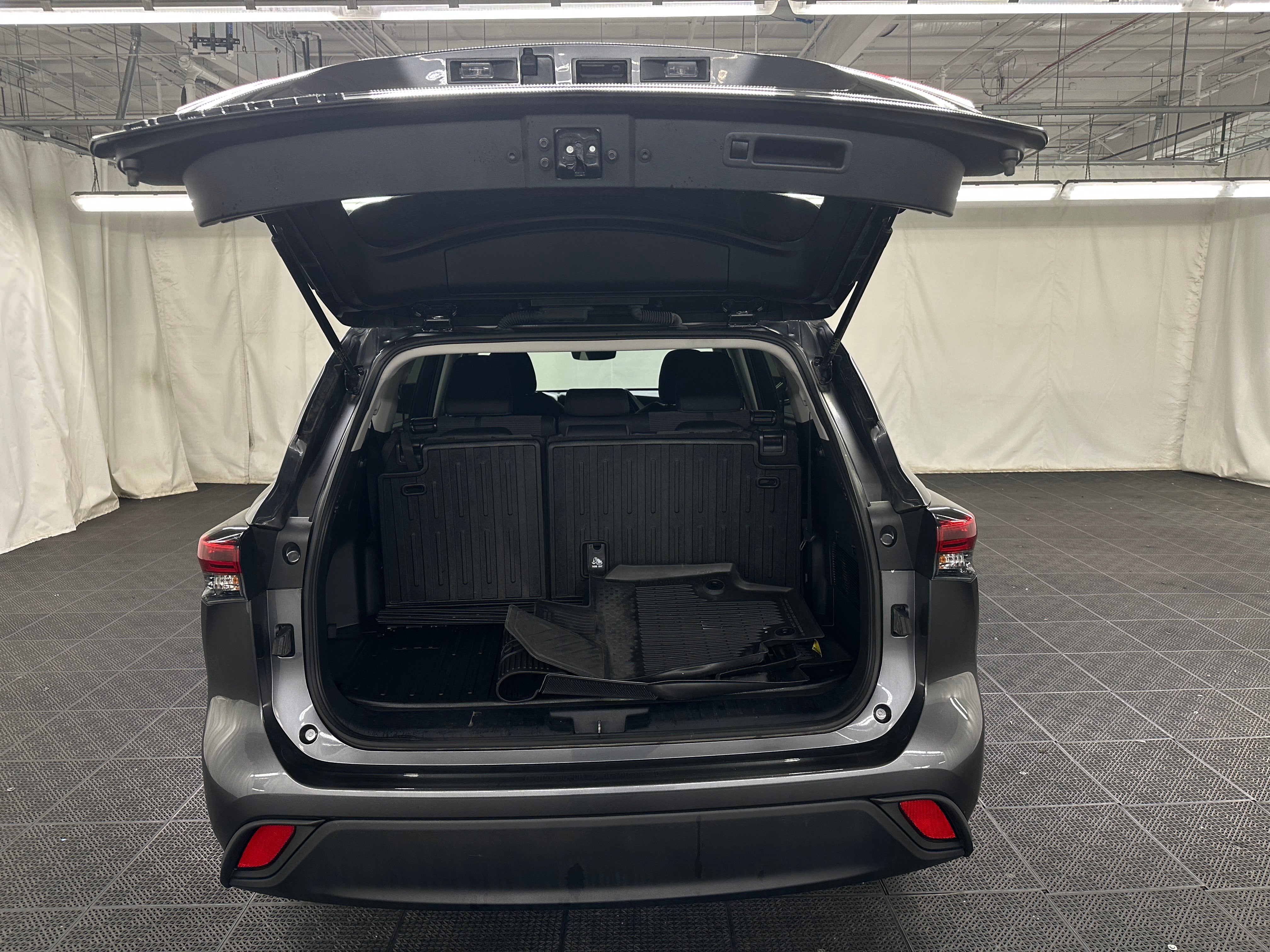2023 Toyota Highlander L 7