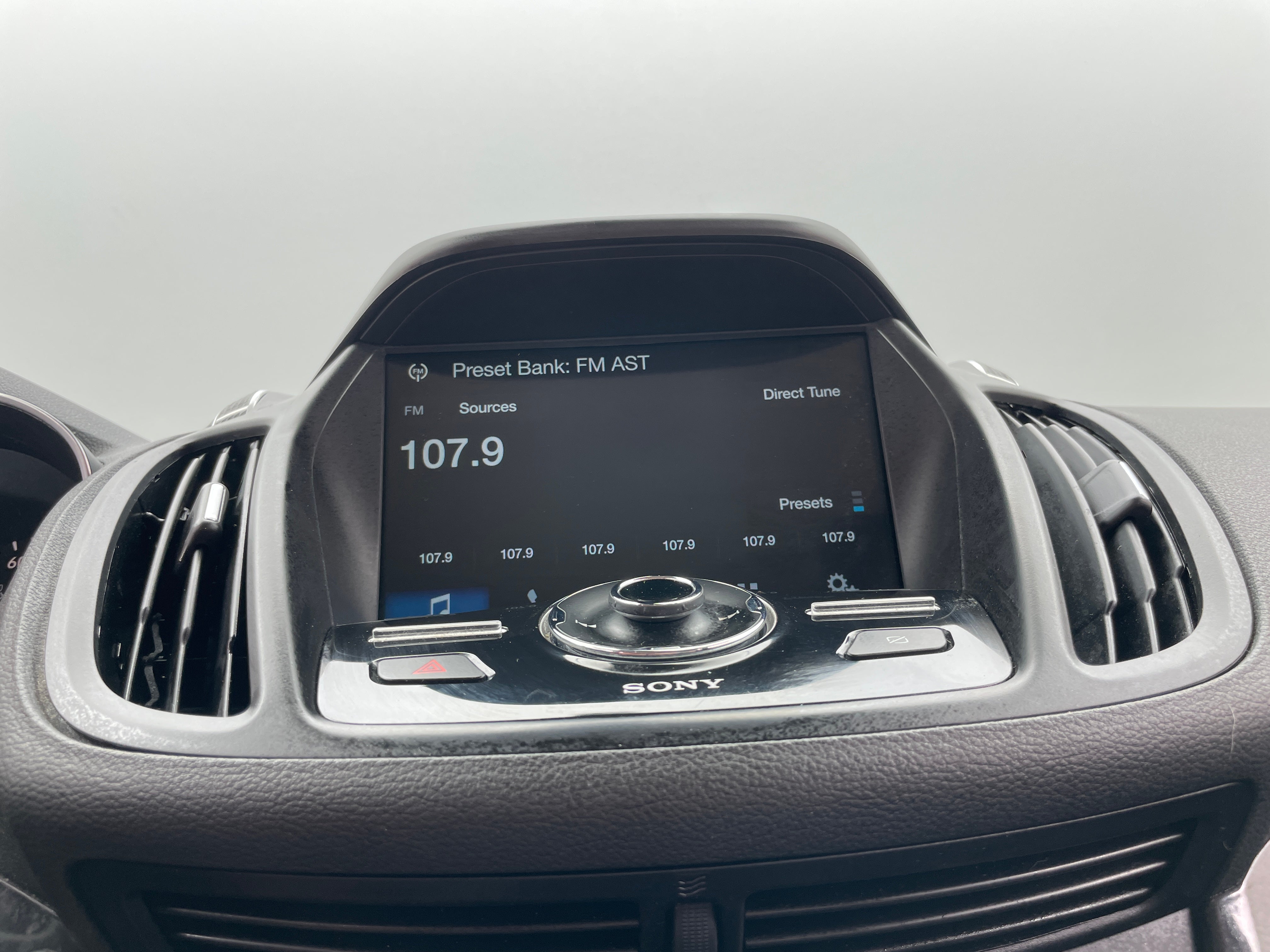 Thumbnail: 2019 Ford Escape - 3