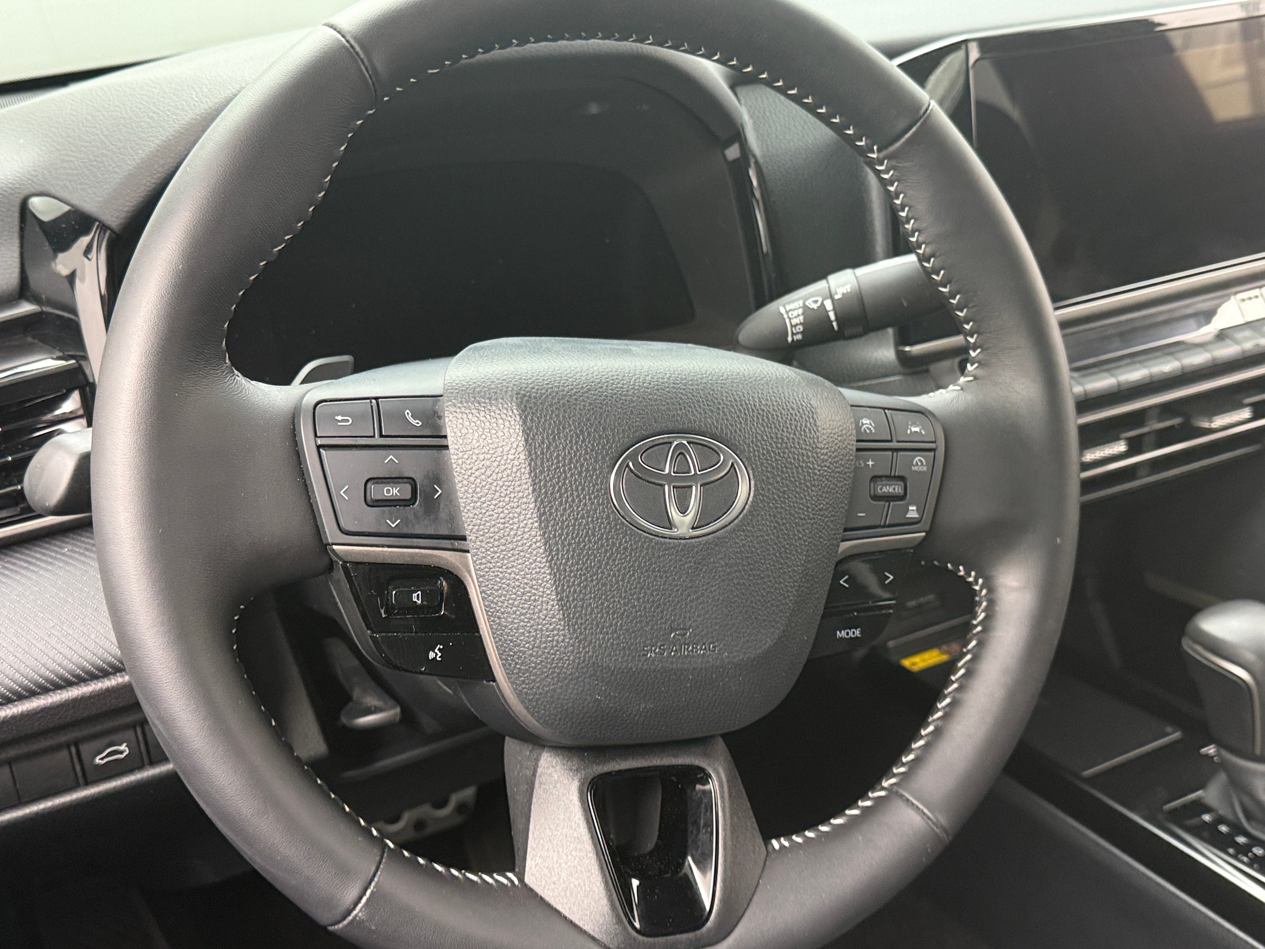 2025 Toyota Camry SE 4