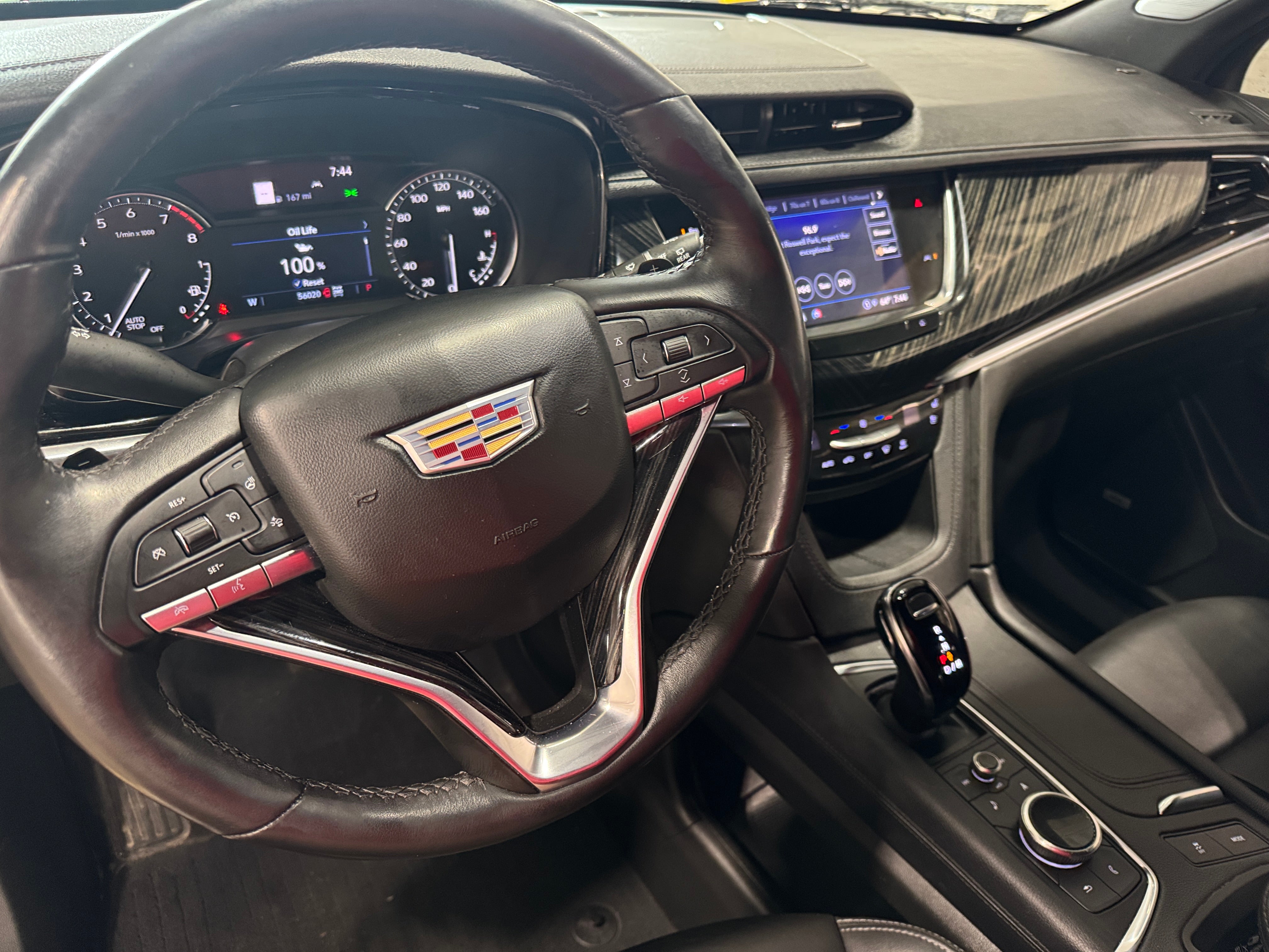 2022 Cadillac XT6 Premium Luxury 2