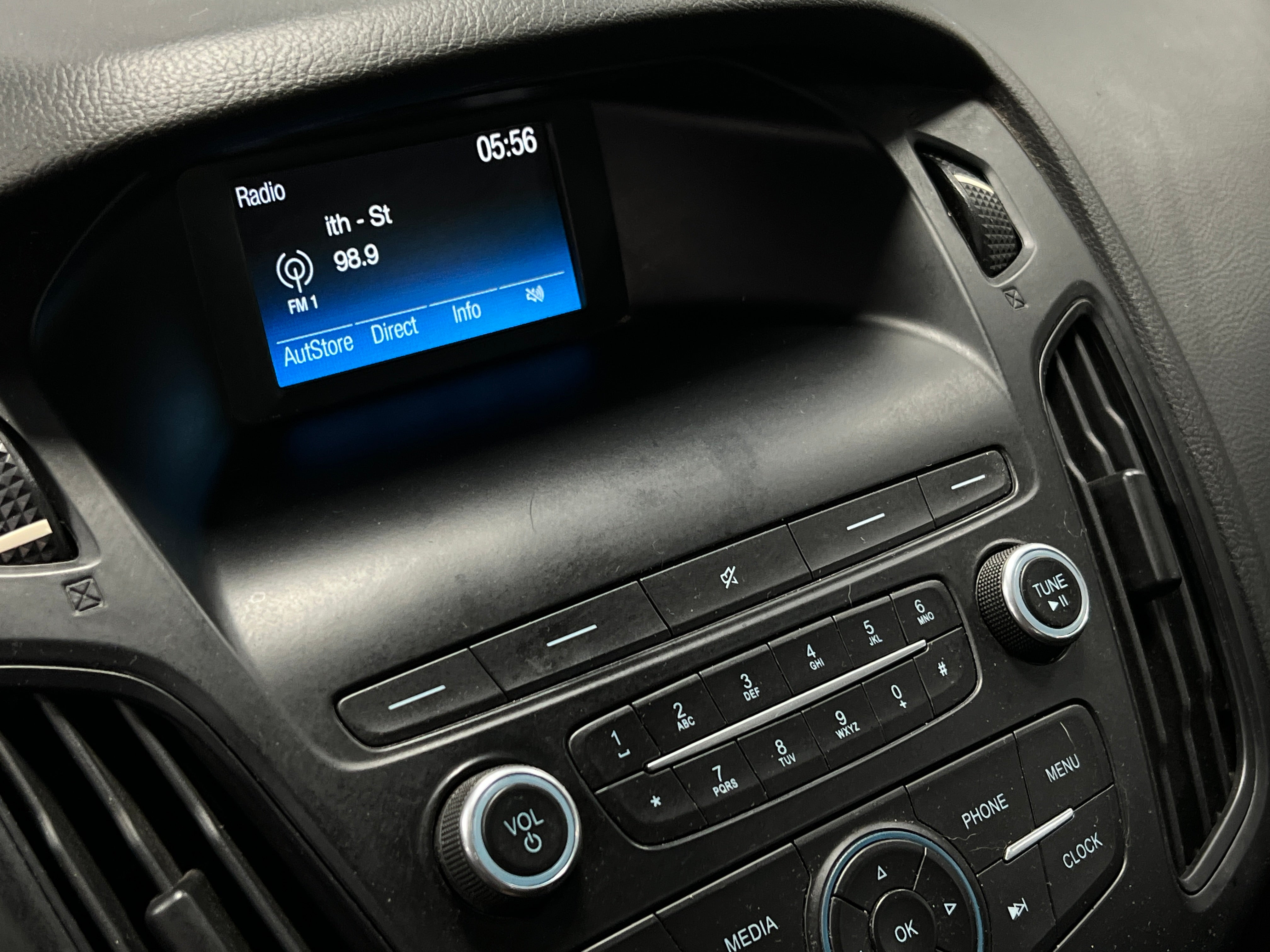 2018 Ford Focus S 4