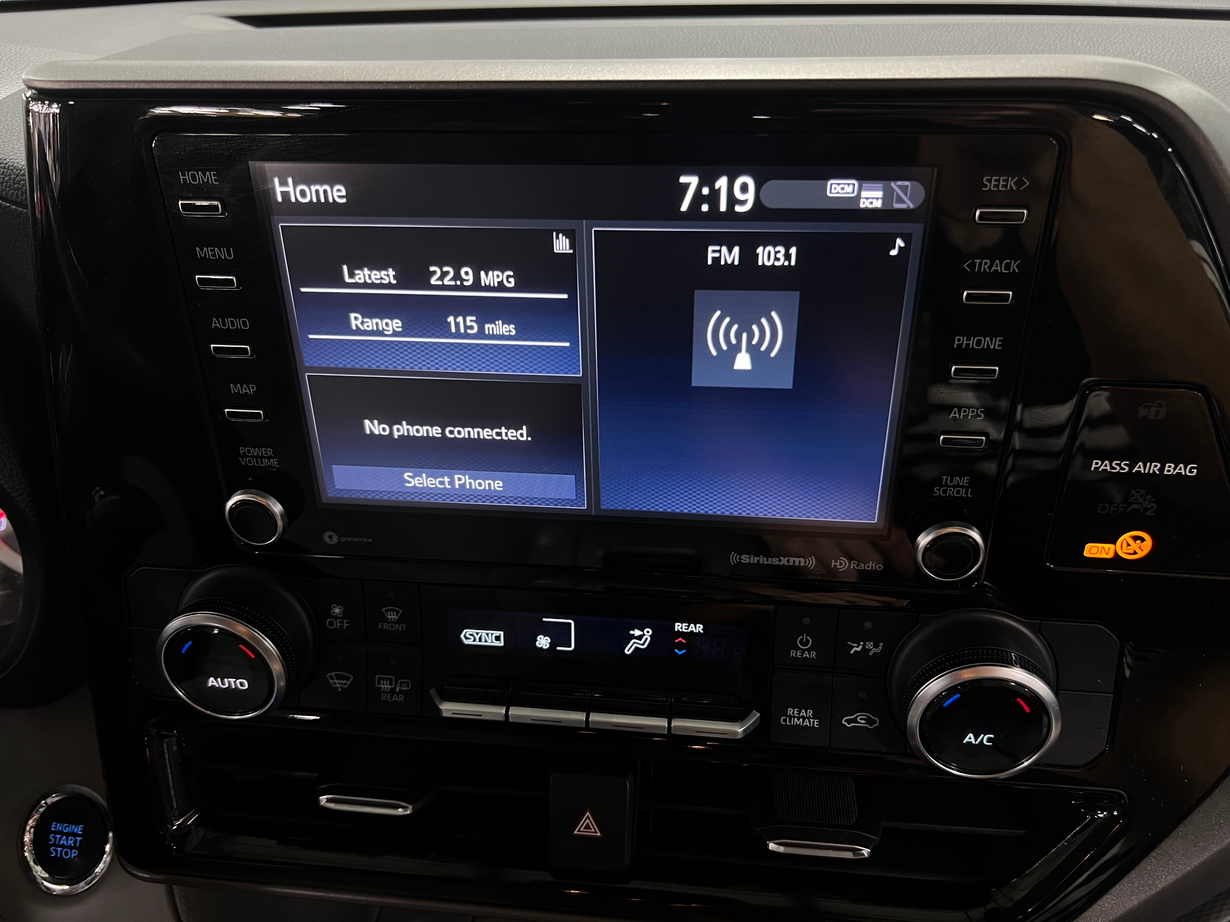 2022 Toyota Highlander LE 4