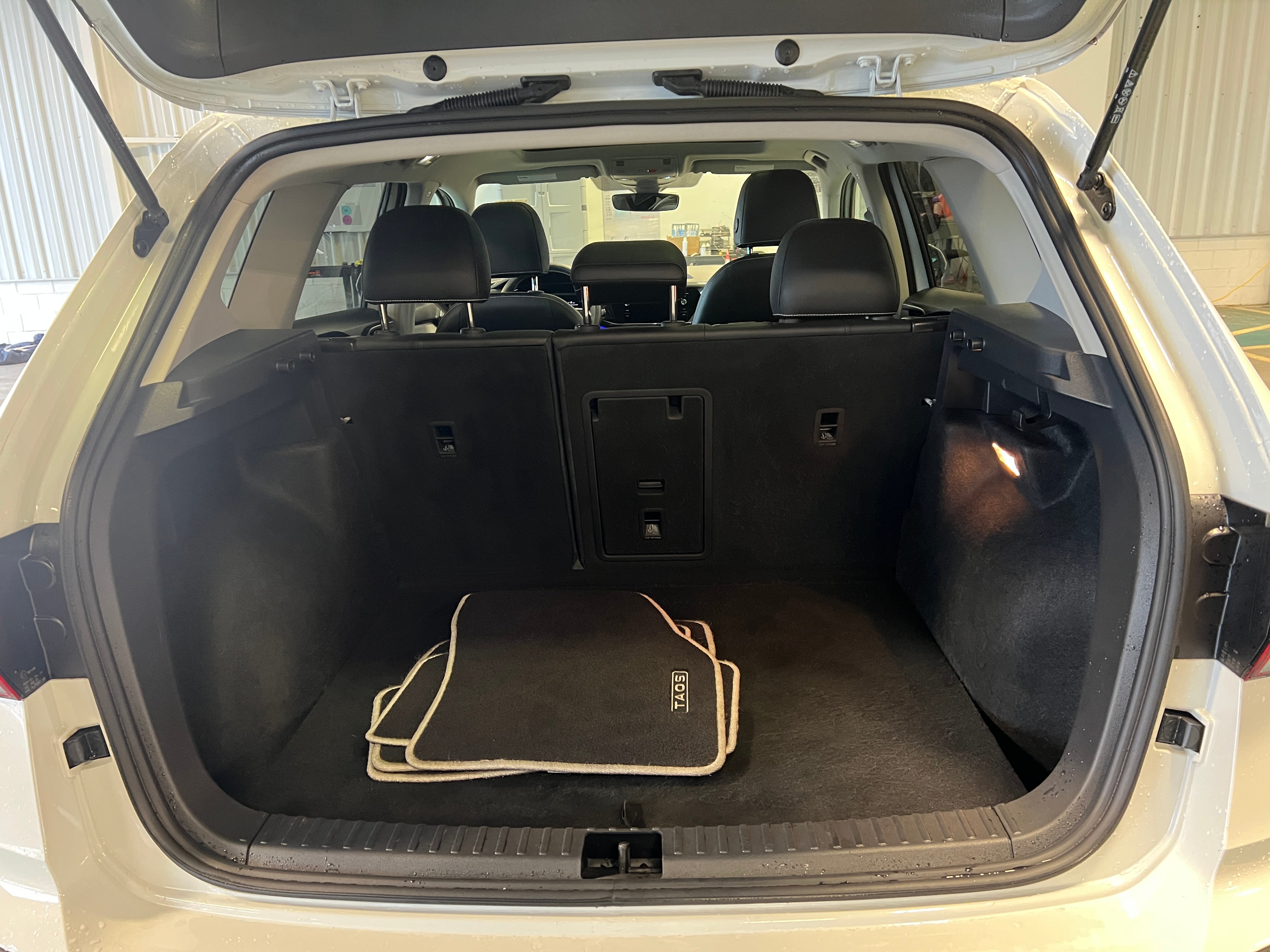 2023 Volkswagen Taos SEL 6
