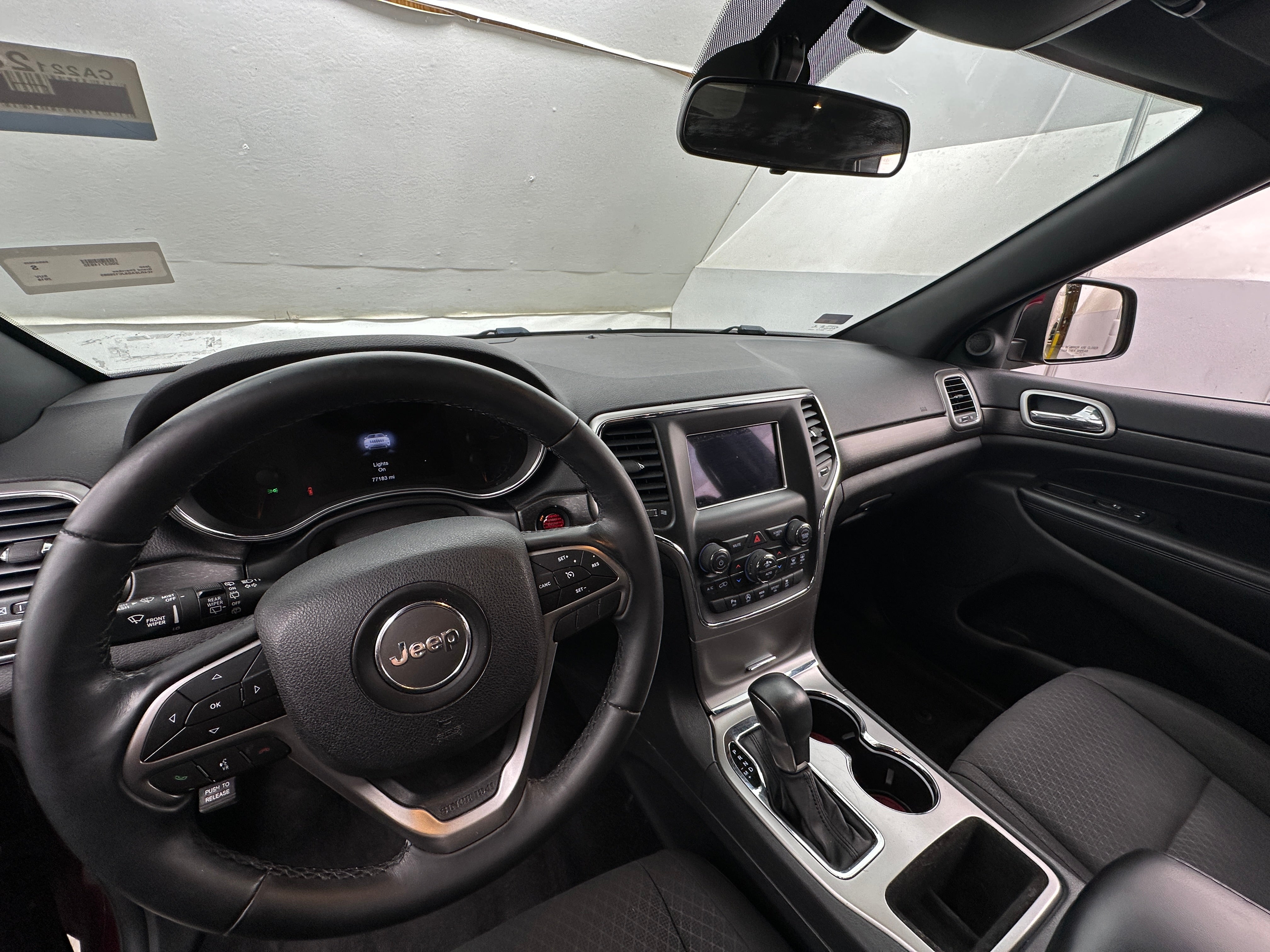 2018 Jeep Grand Cherokee Laredo 3