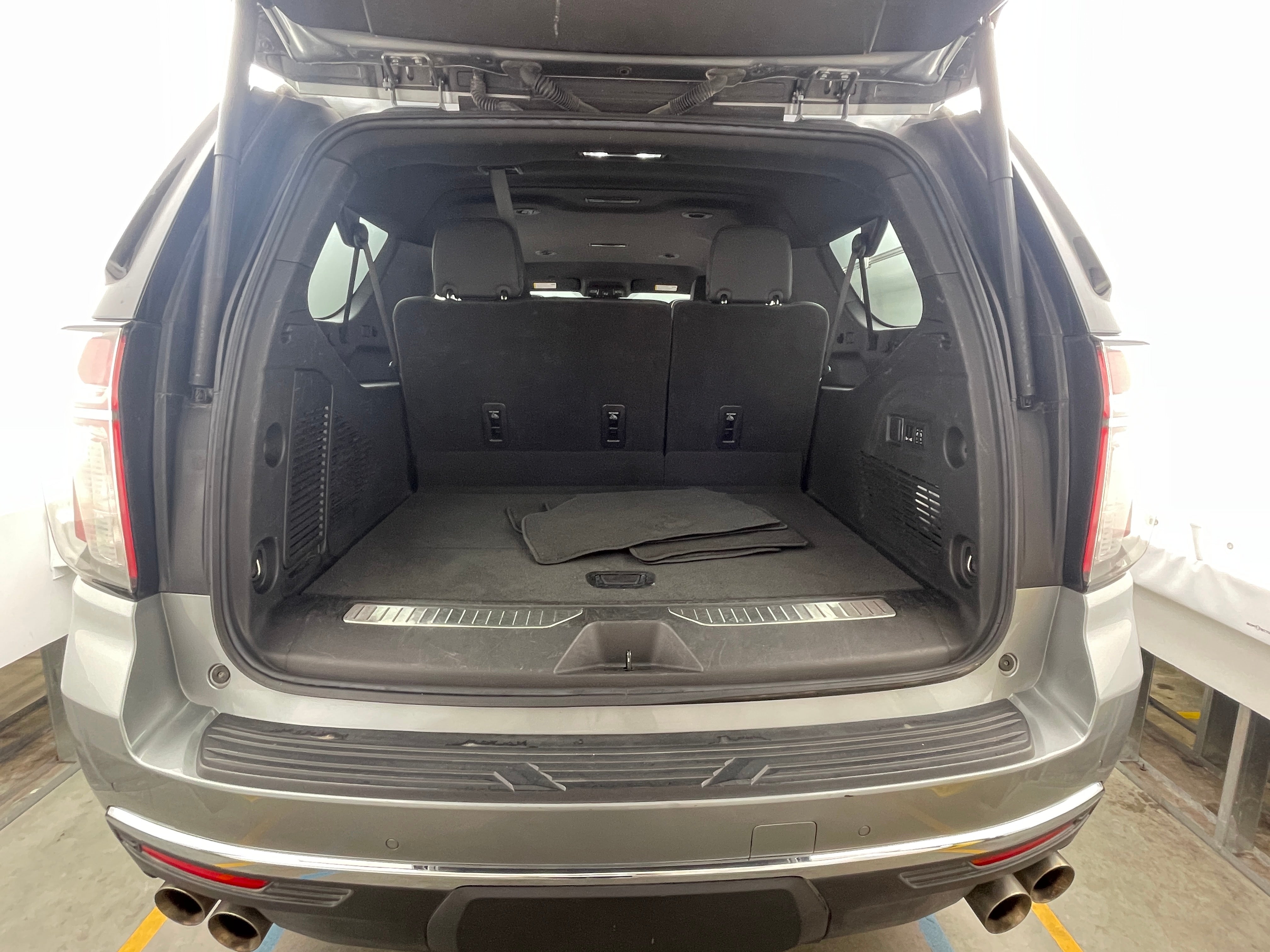2023 Chevrolet Suburban Premier 6