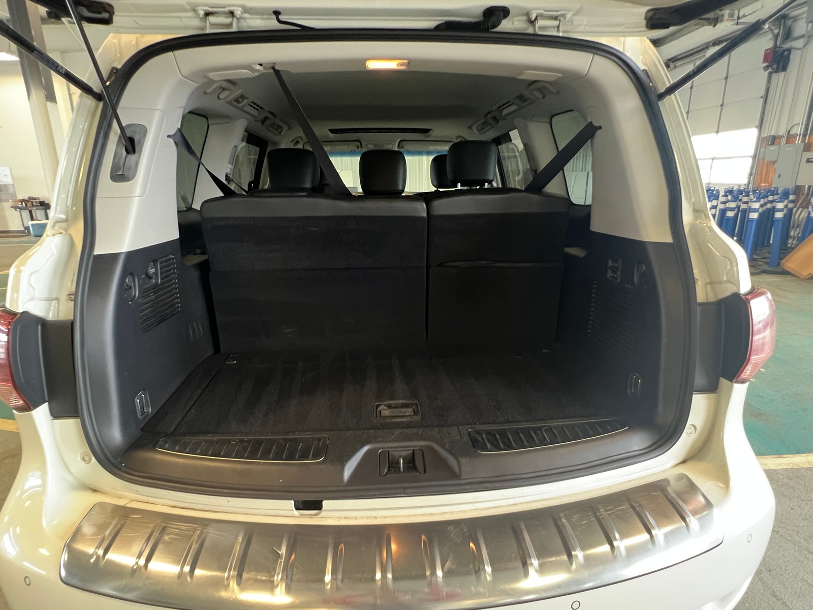 Thumbnail: 2015 INFINITI QX80 - 6