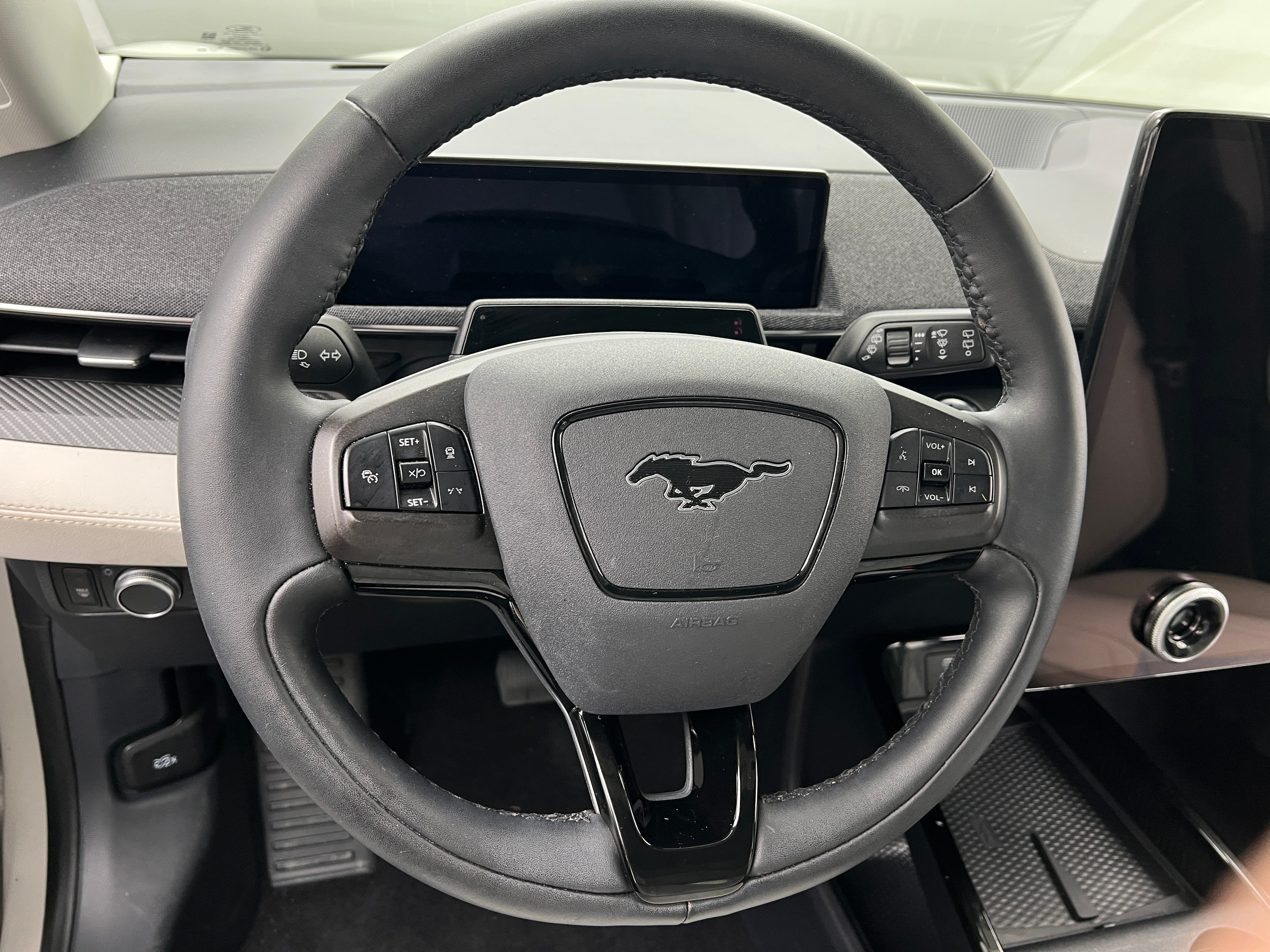 2022 Ford Mustang Mach-E Premium 4