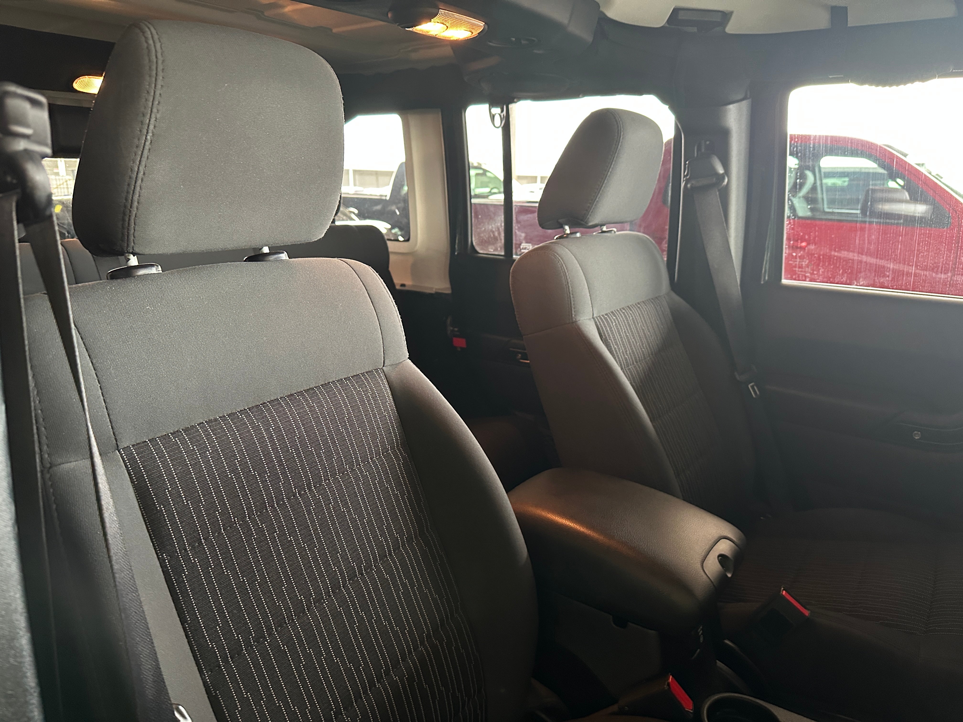2012 Jeep Wrangler Unlimited Rubicon 2