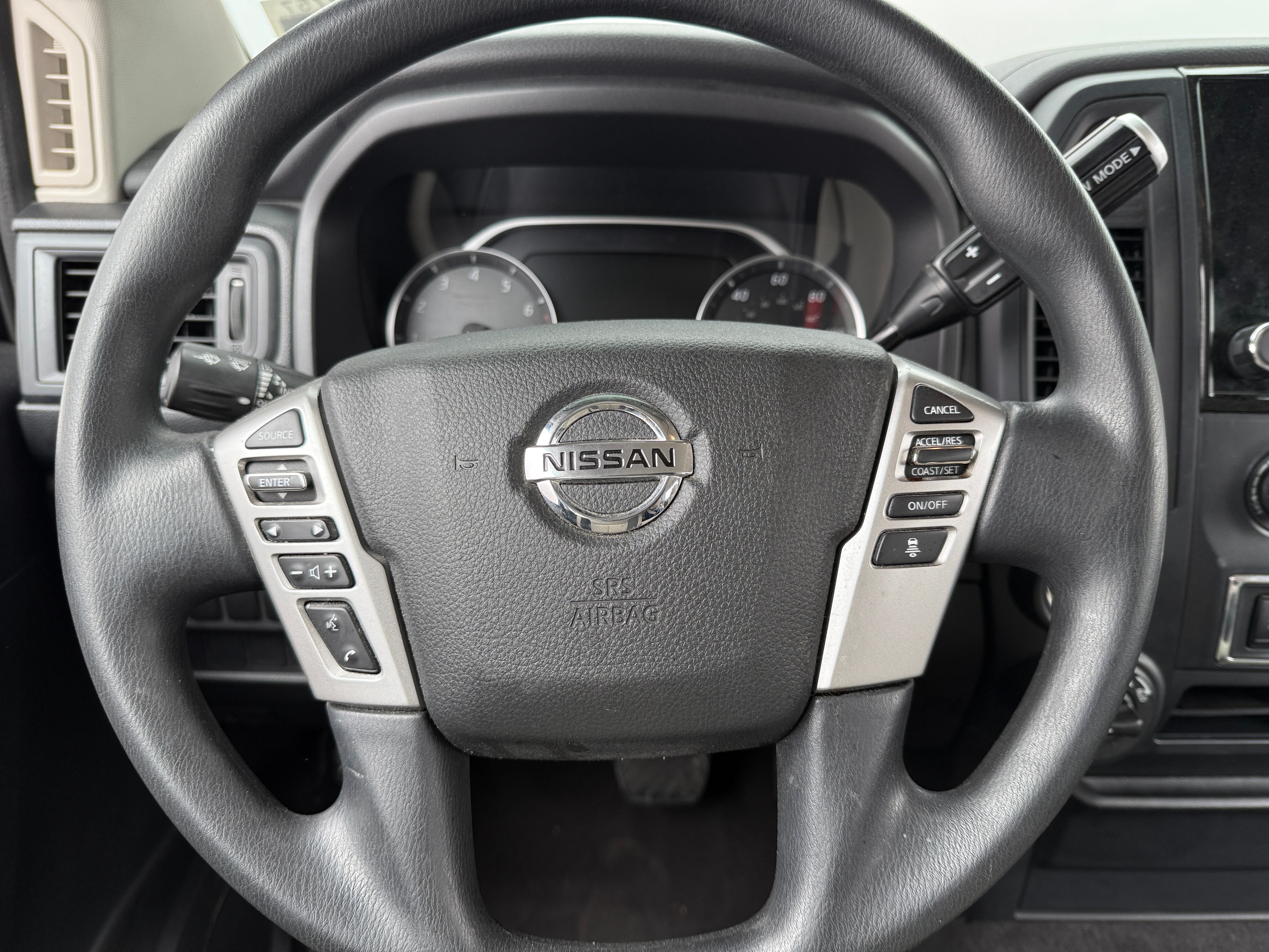 2022 Nissan Titan SV 5