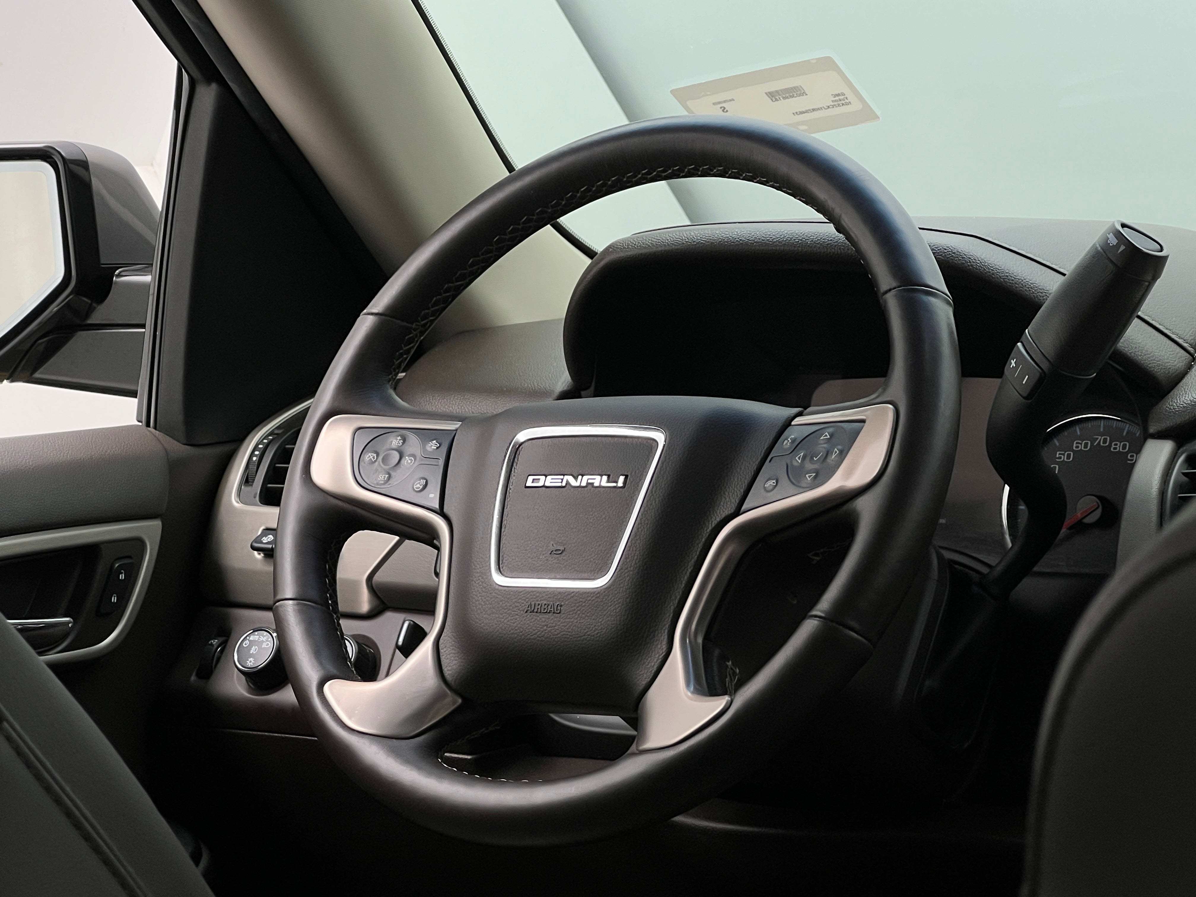 2017 GMC Yukon Denali 4