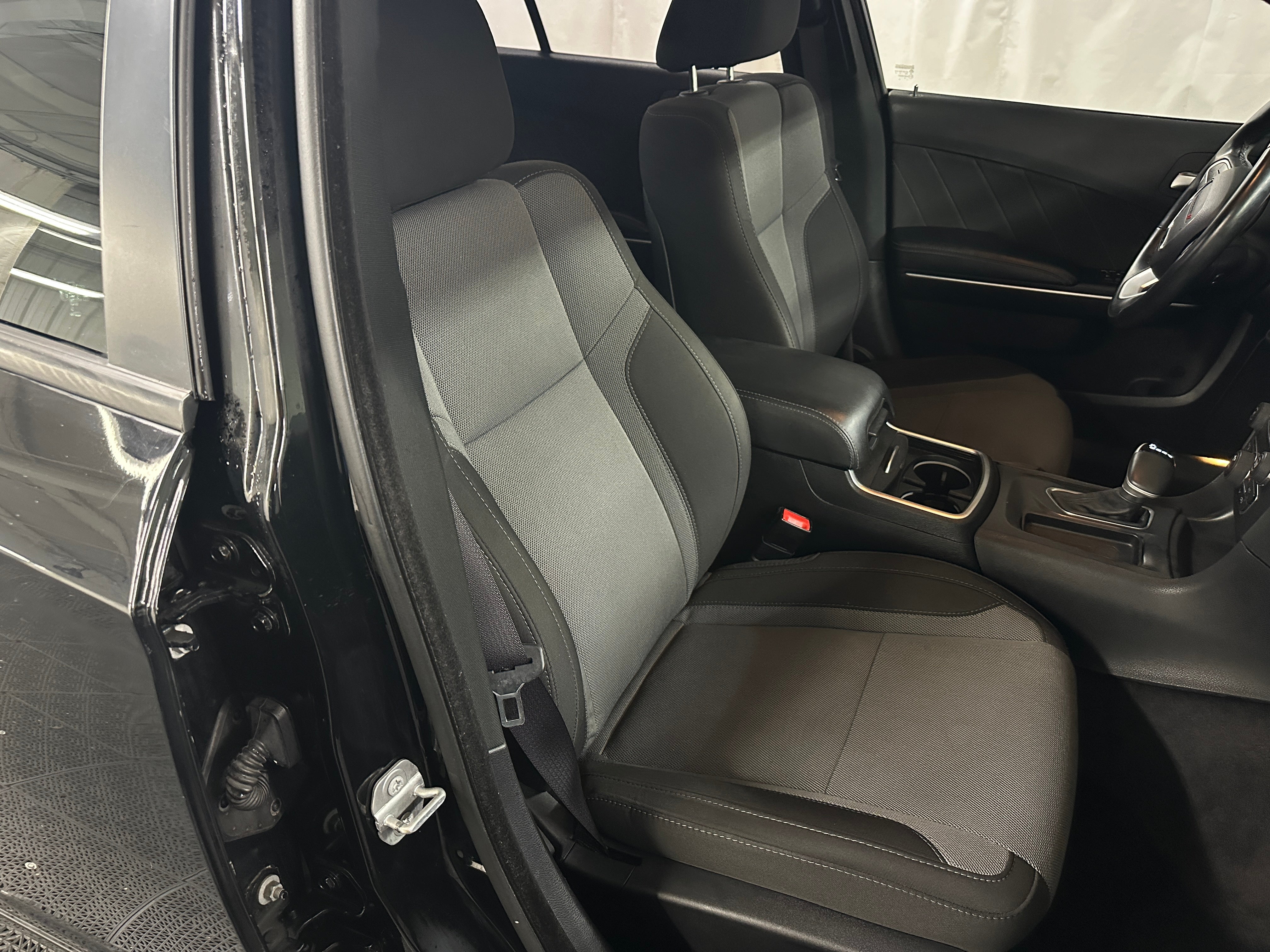 2016 Dodge Charger SXT 2