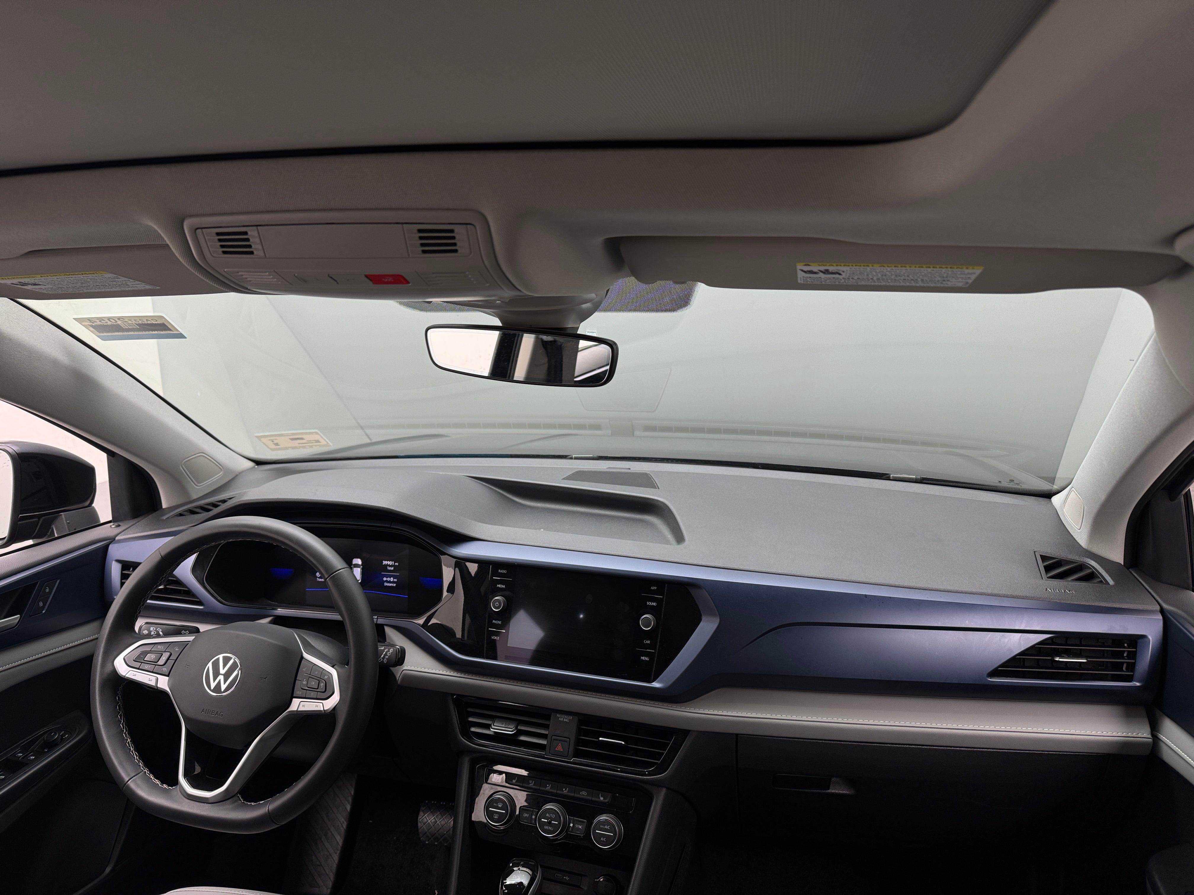 2024 Volkswagen Taos SE 2