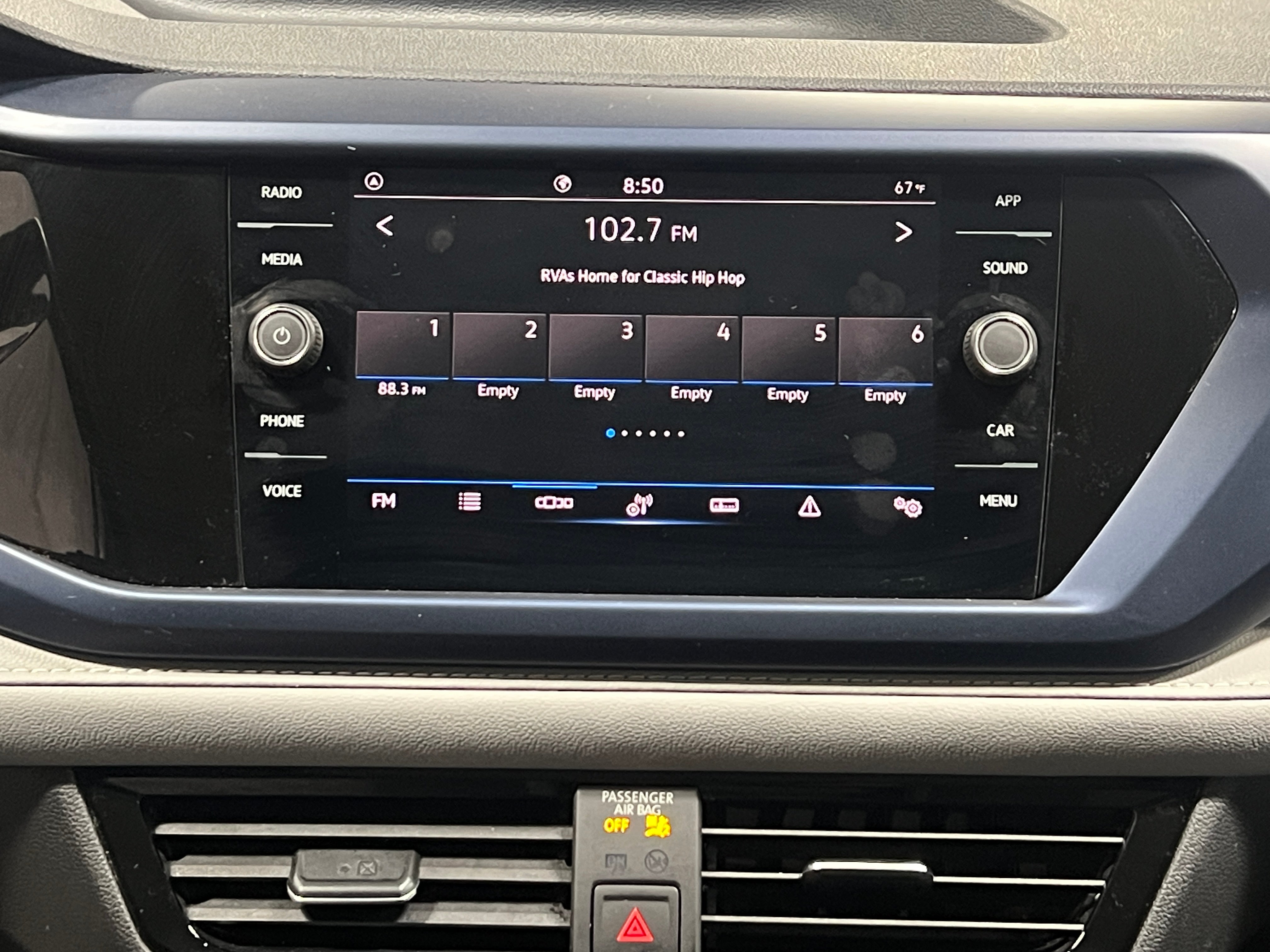 2024 Volkswagen Taos SE 3