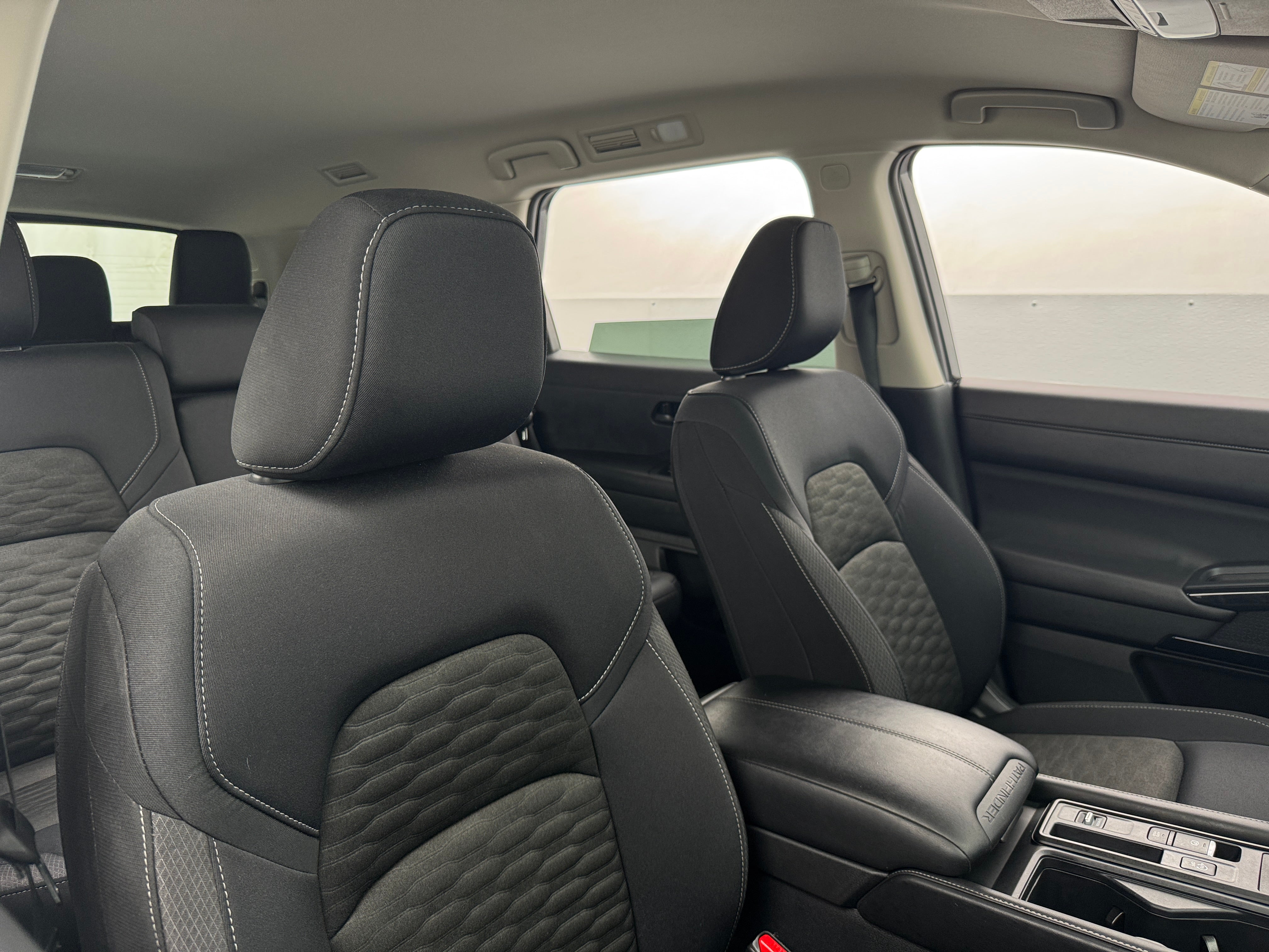 2024 Nissan Pathfinder S 2