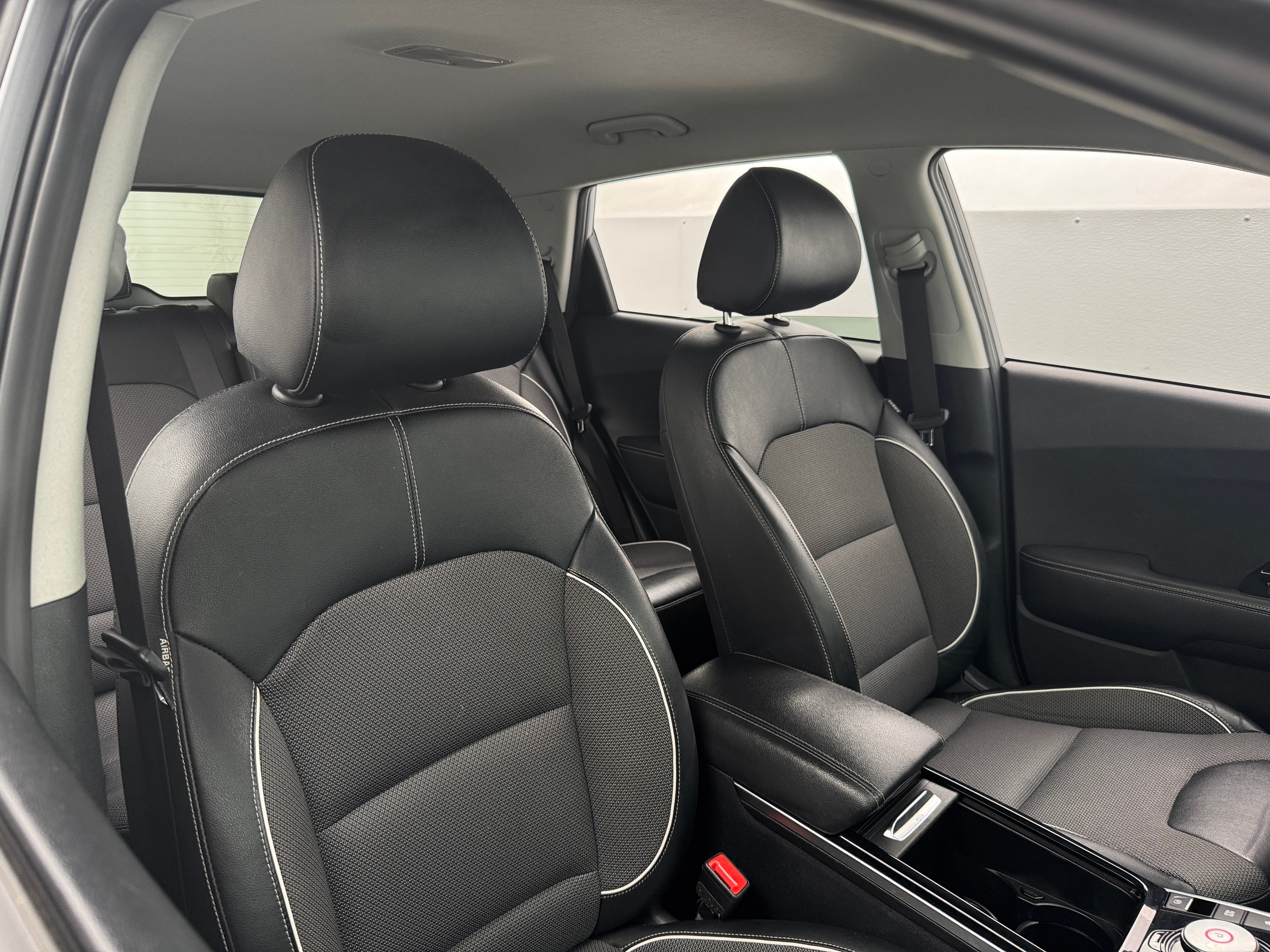 2022 Kia Niro EX 2