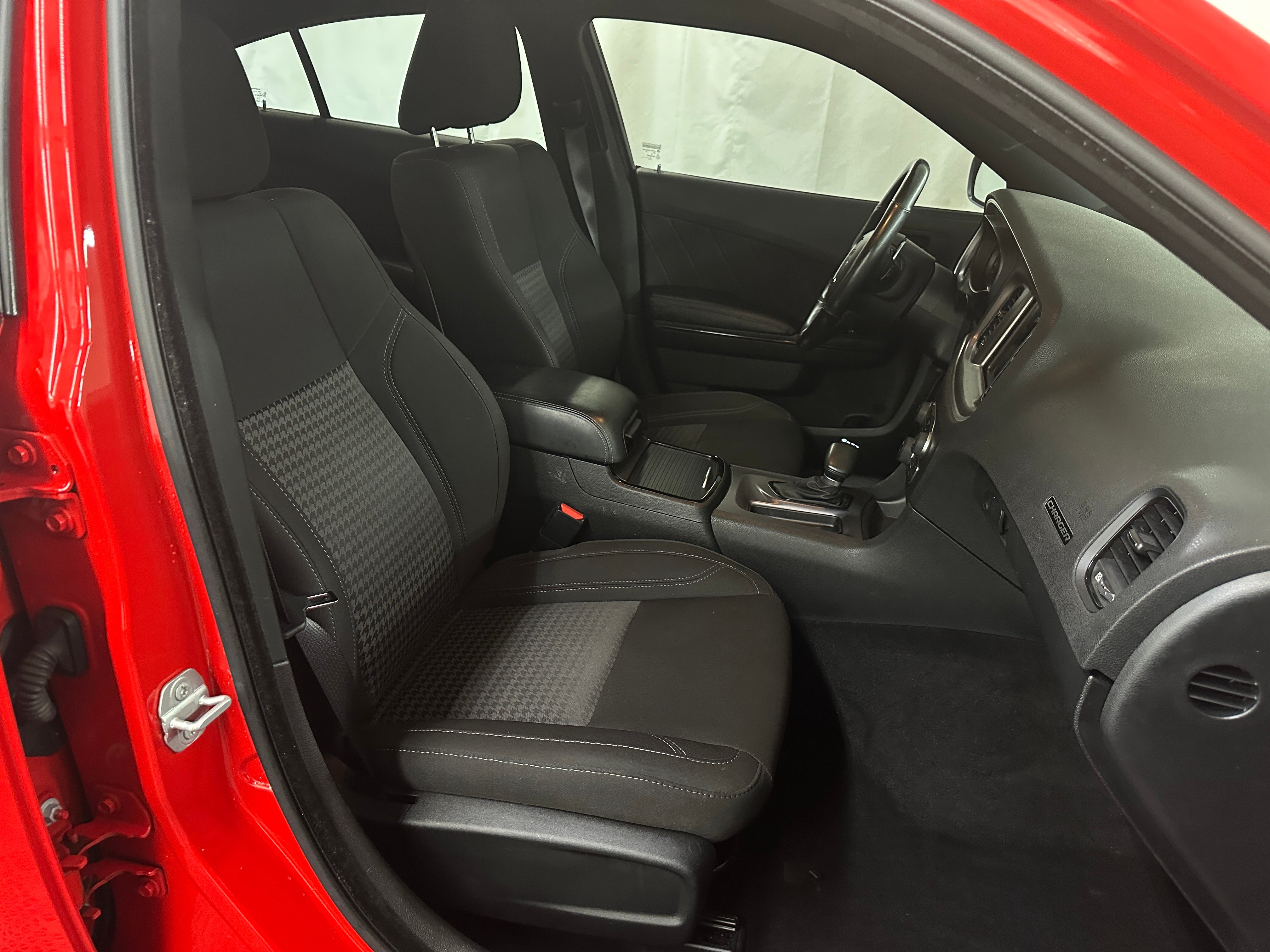 2019 Dodge Charger SXT 2