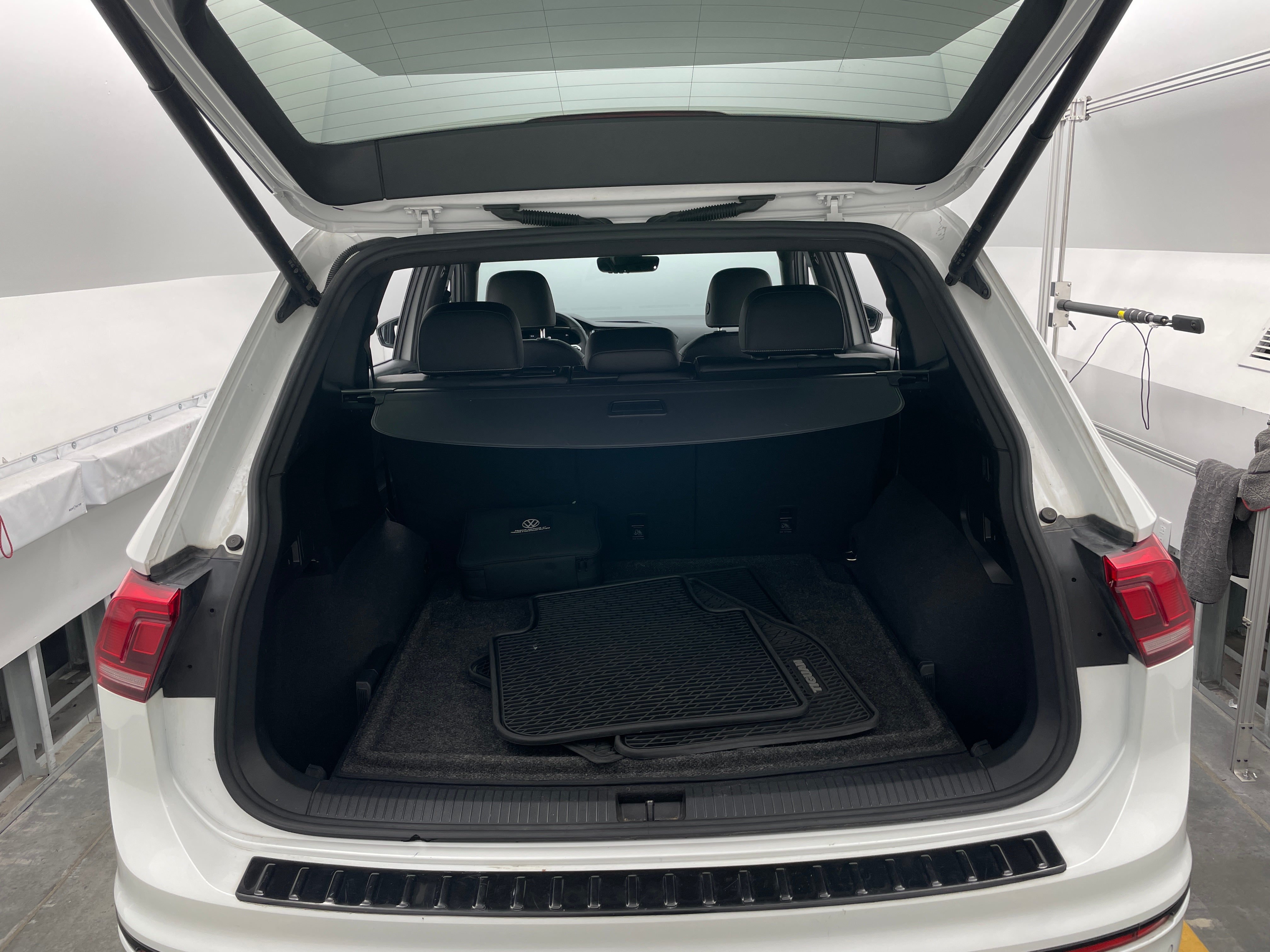 2022 Volkswagen Tiguan SE R-Line Black 6