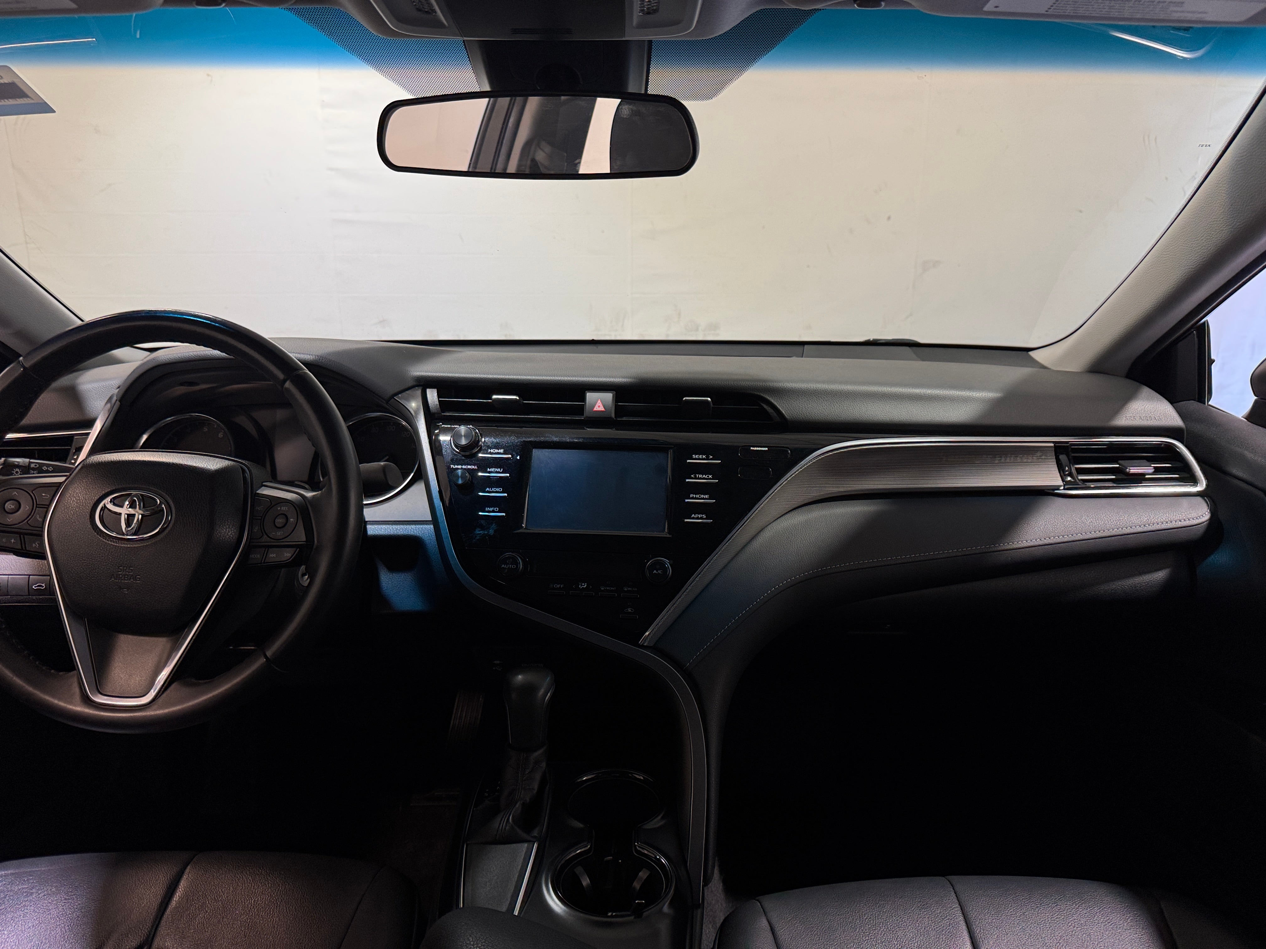 2018 Toyota Camry SE 2