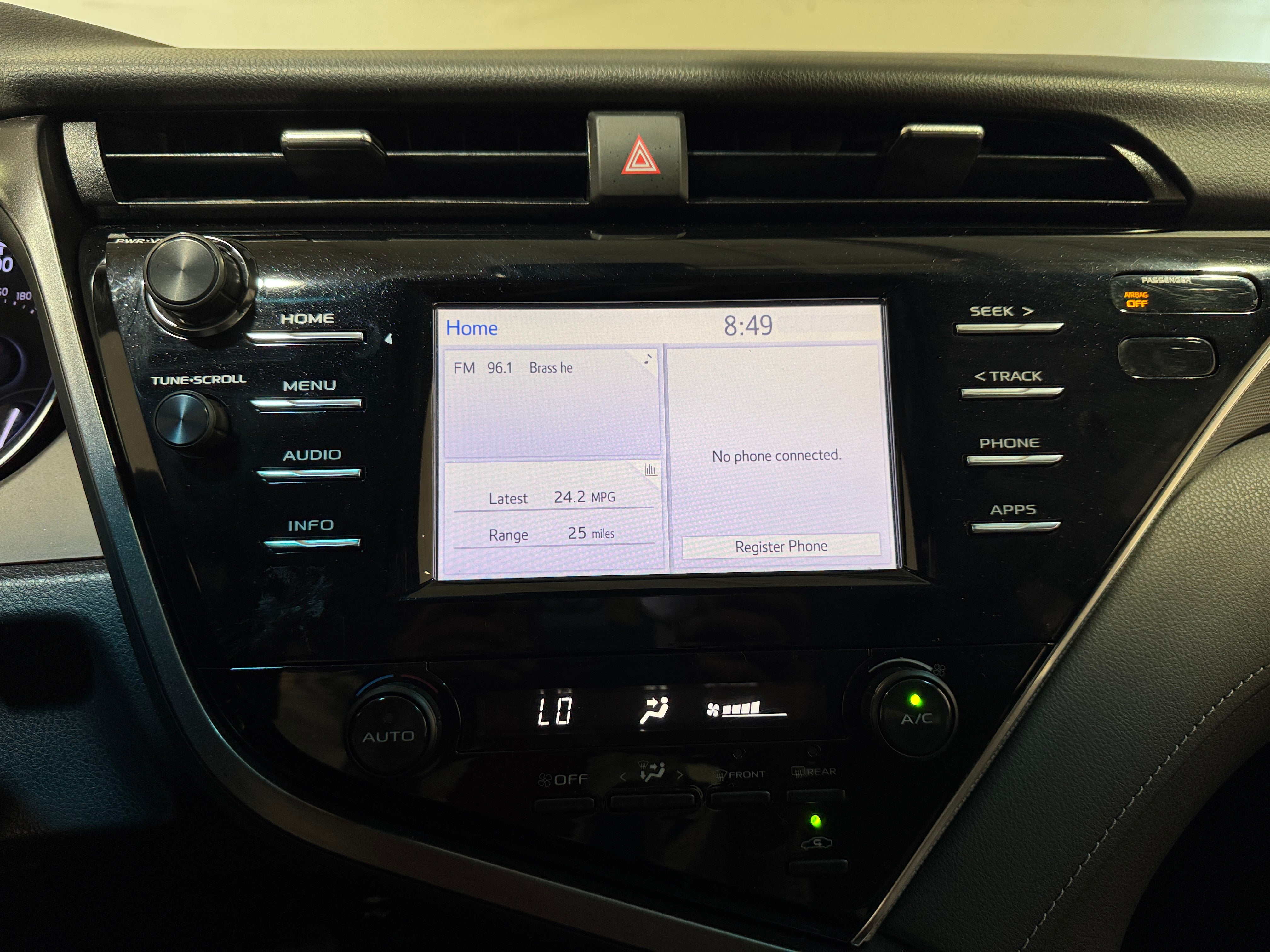 2018 Toyota Camry SE 3
