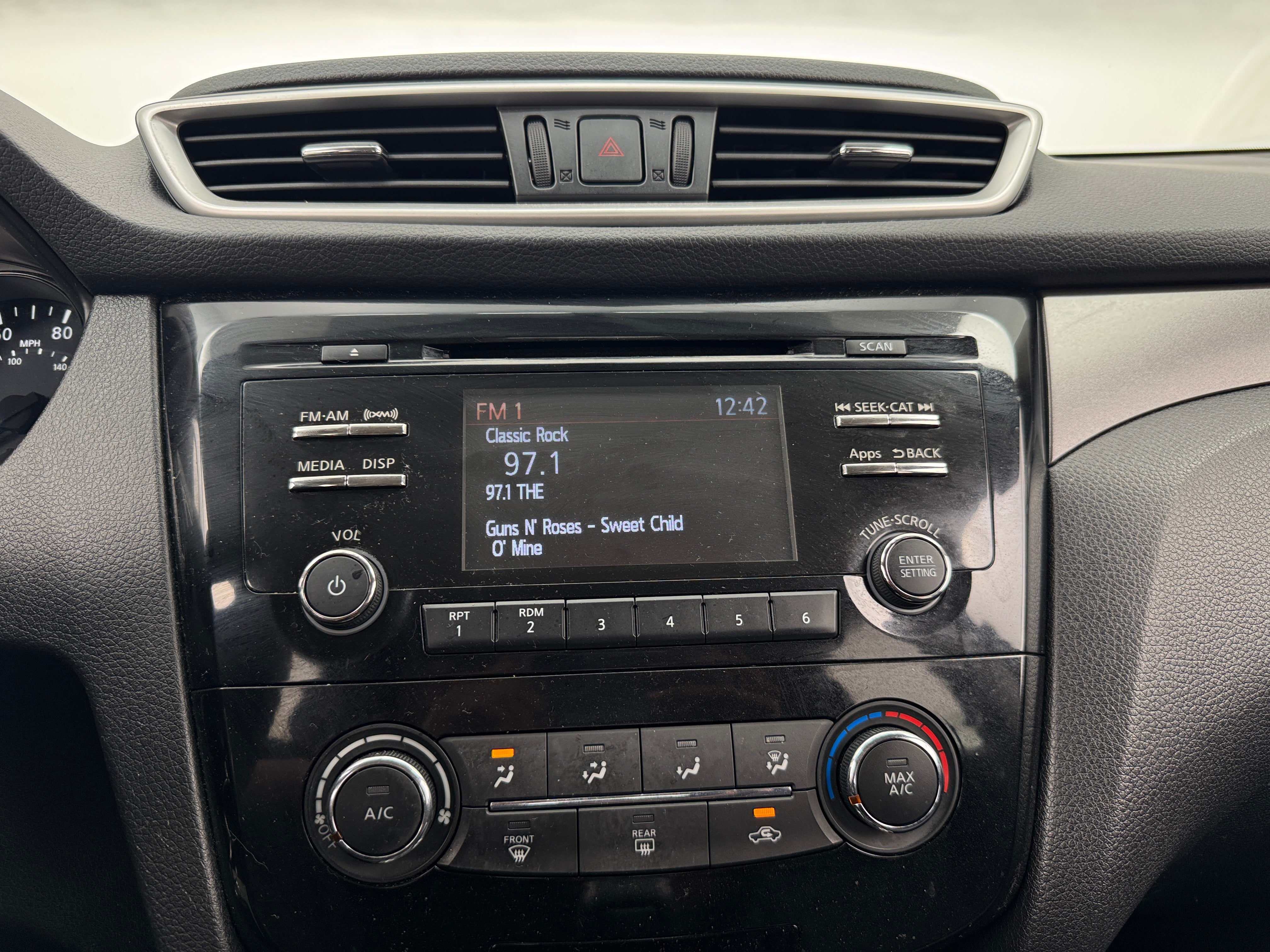 2016 Nissan Rogue S 4