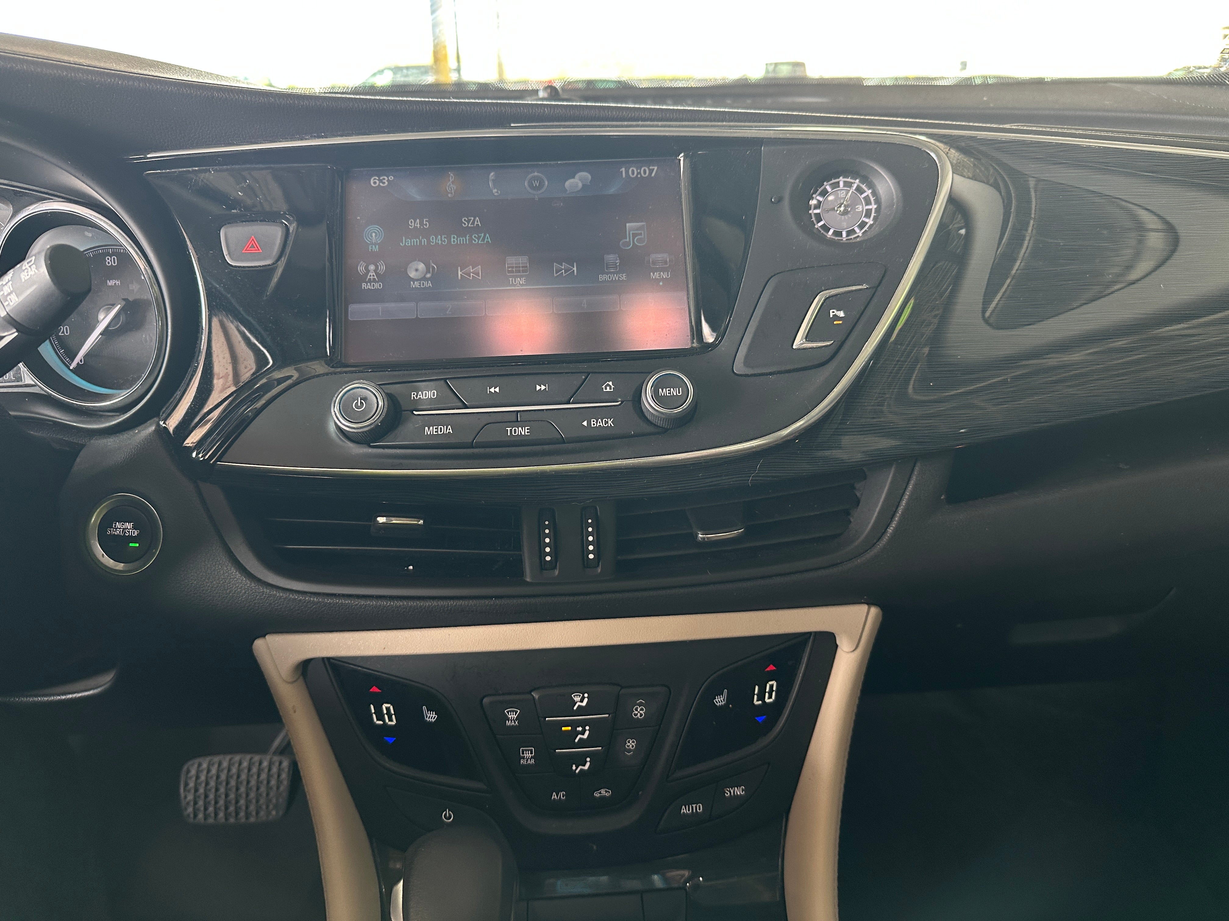 2017 Buick Envision Essence 3