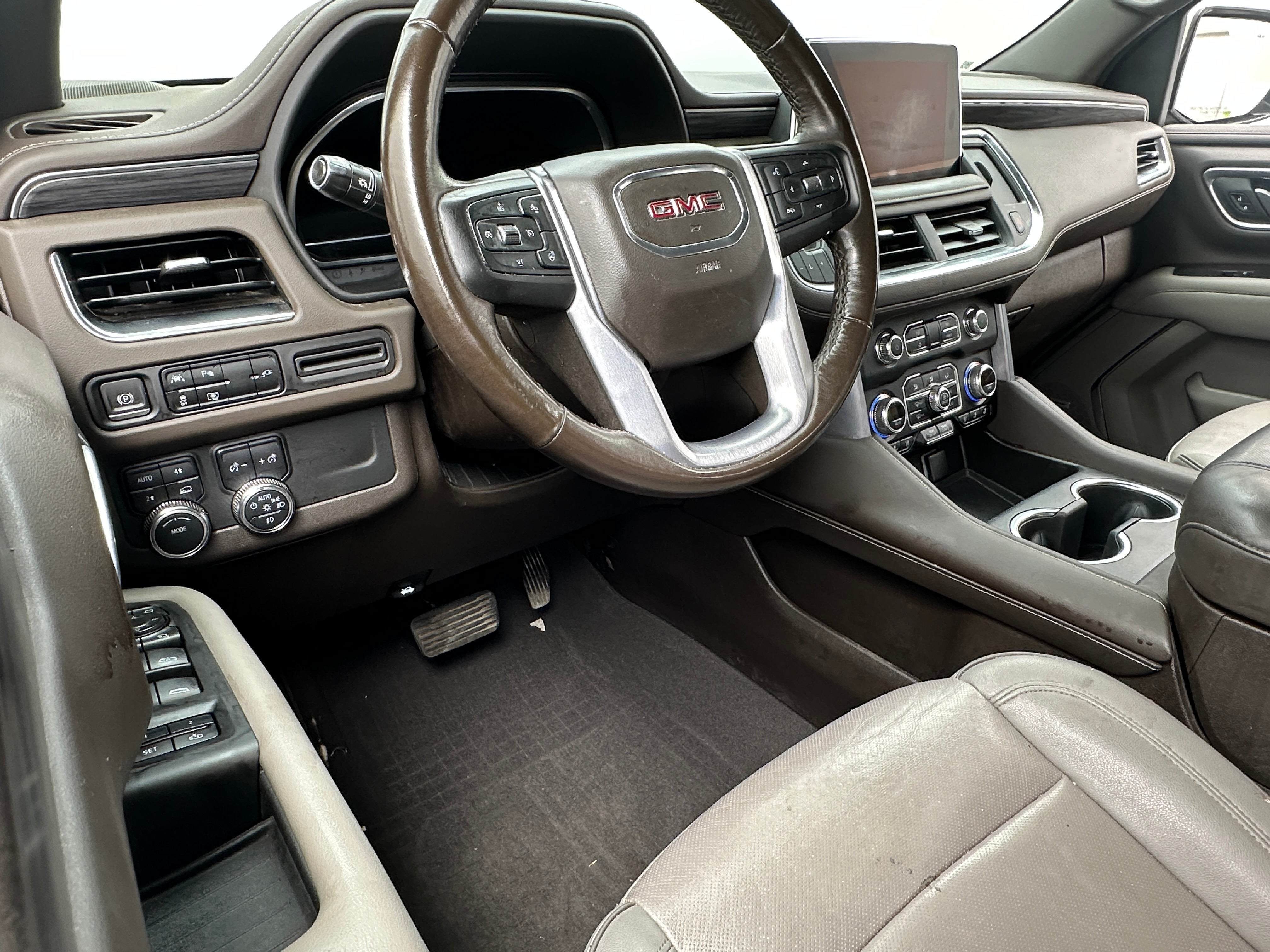 2022 GMC Yukon SLT 2