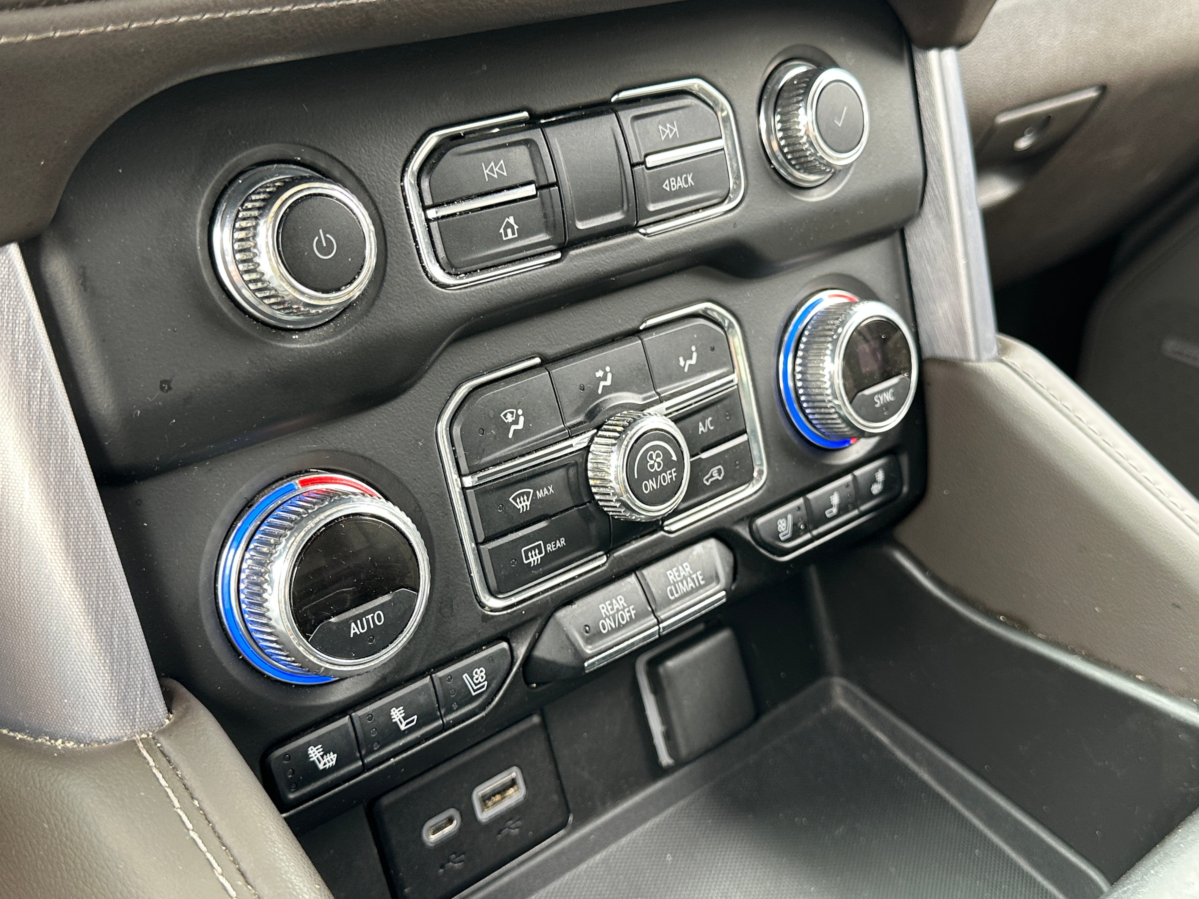2022 GMC Yukon SLT 3
