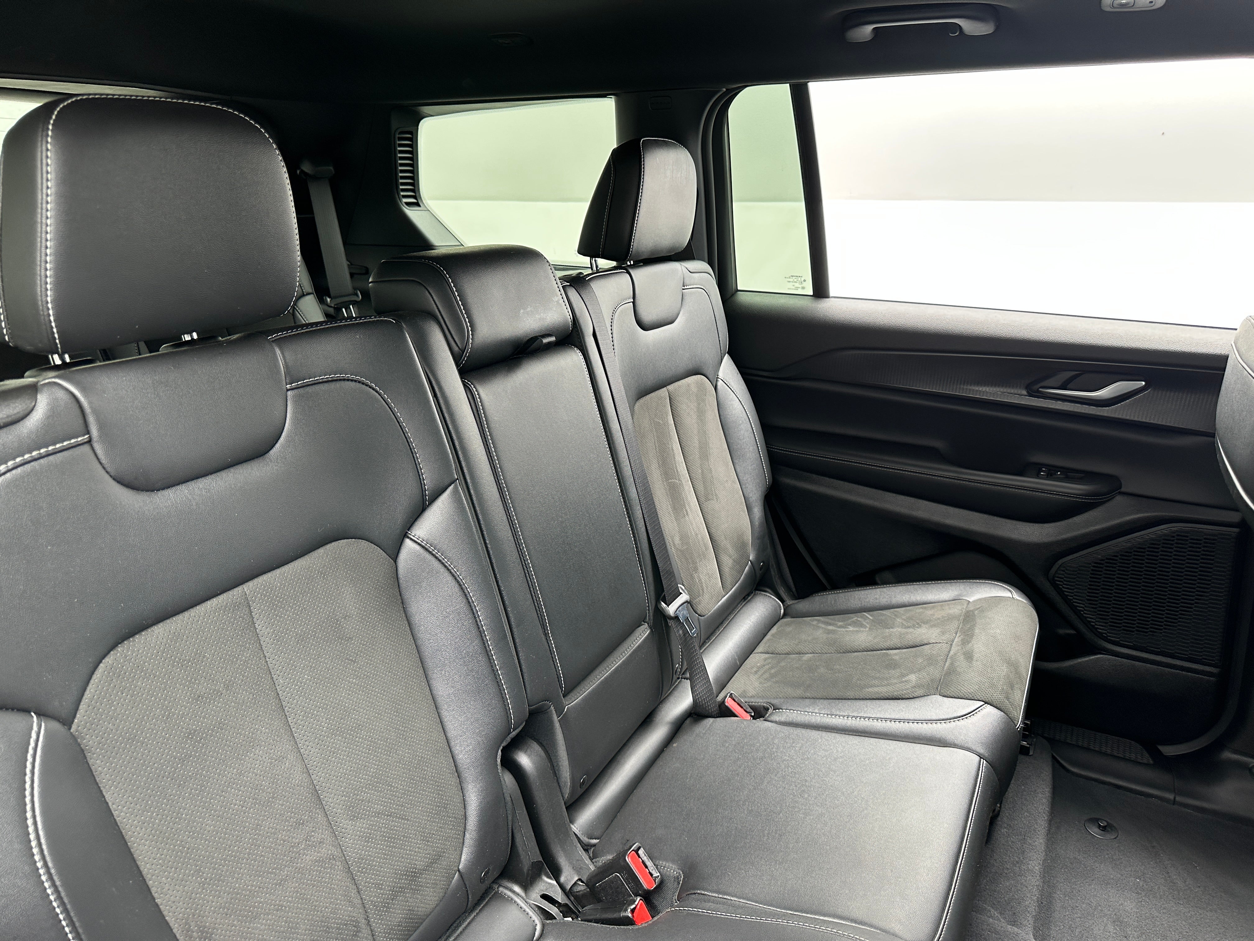 2023 Jeep Grand Cherokee L Altitude 5