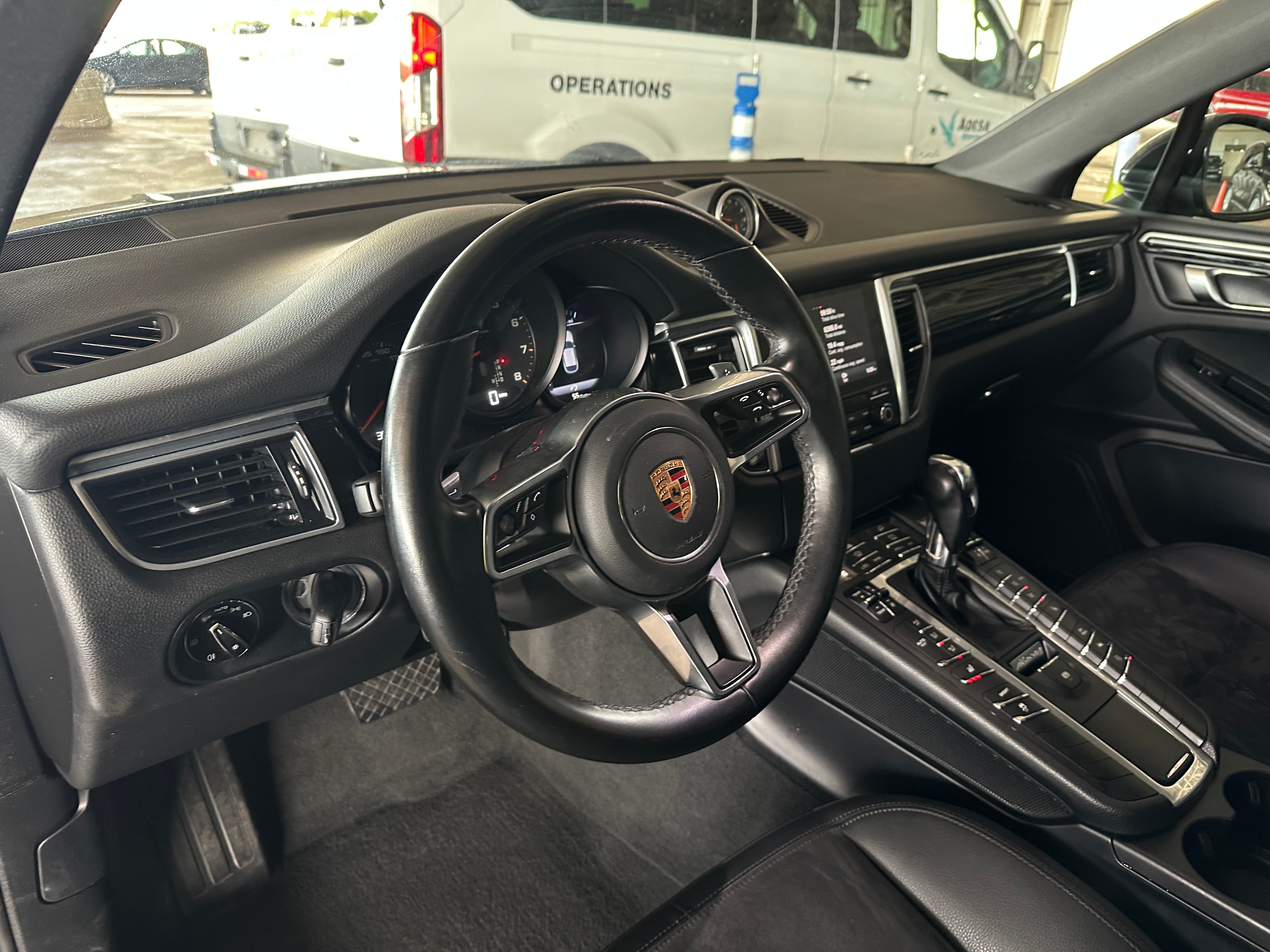 2018 Porsche Macan Base 2